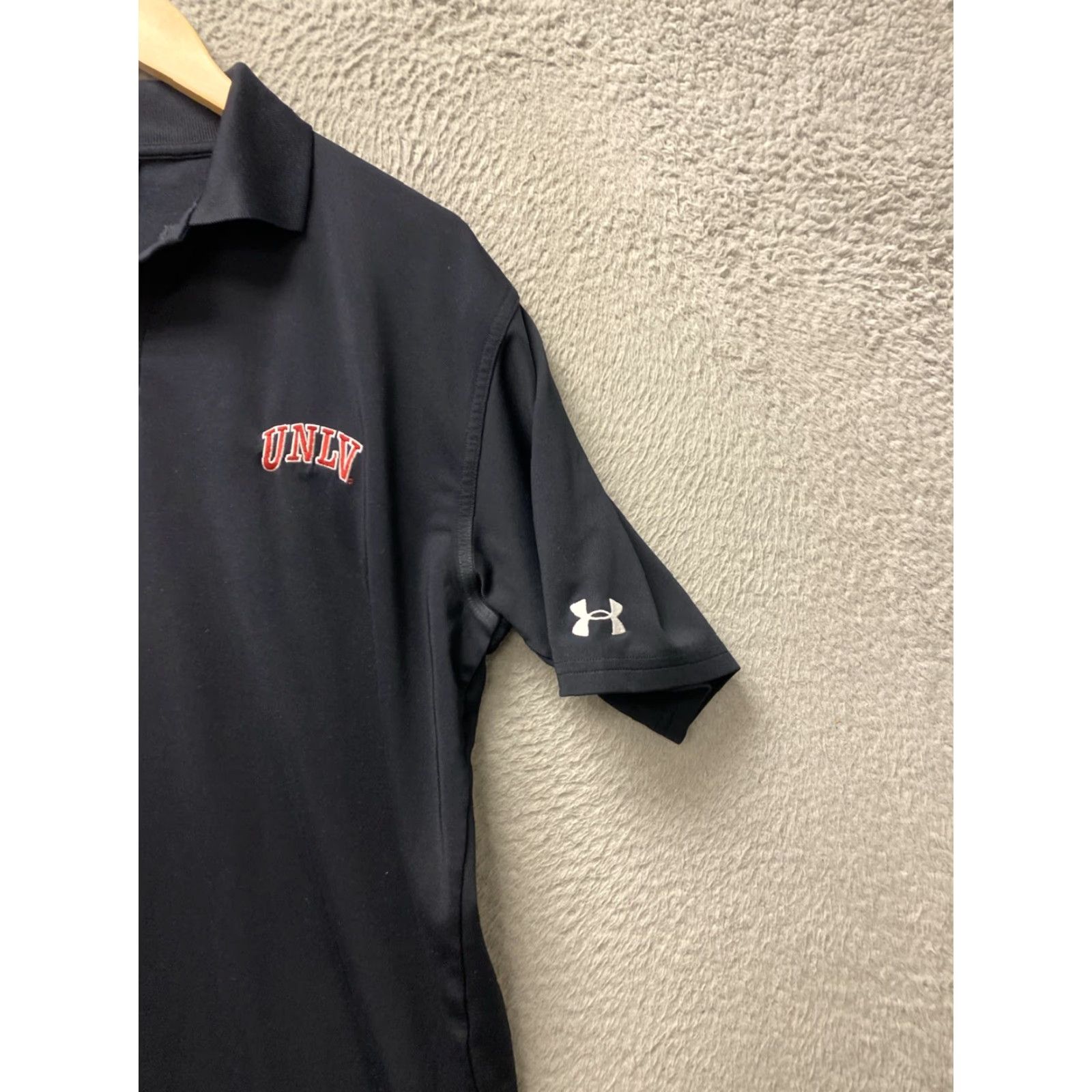 Under Armour Under Armour Black Embroidered UNLV Rebels Poly Golf Polo Shirt Medium M /156-4 Size US M / EU 48-50 / 2 - 2 Thumbnail