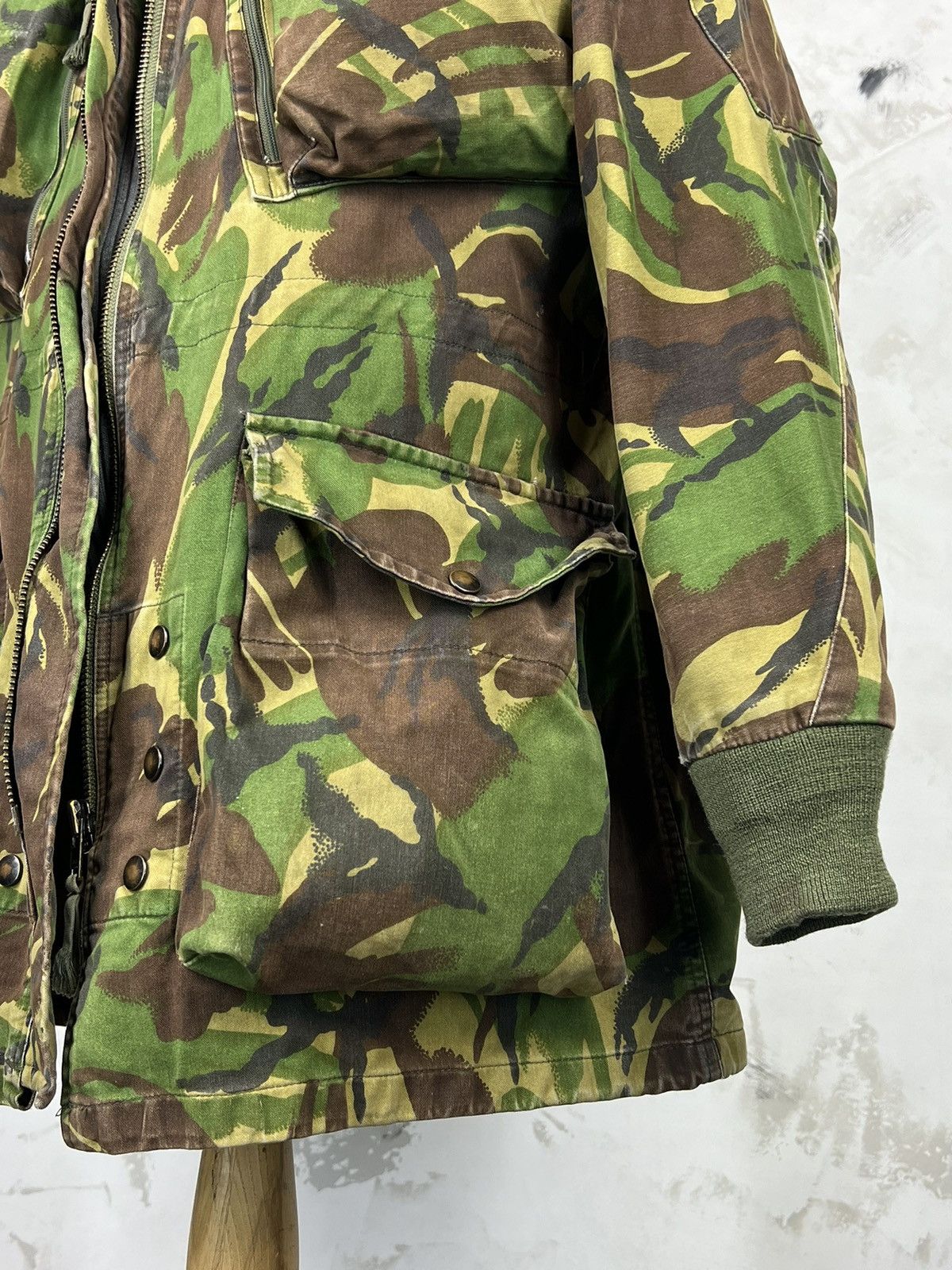 Vintage Vintage British Military Camo Jacket Size L - XL Size US XL / EU 56 / 4 - 5 Thumbnail