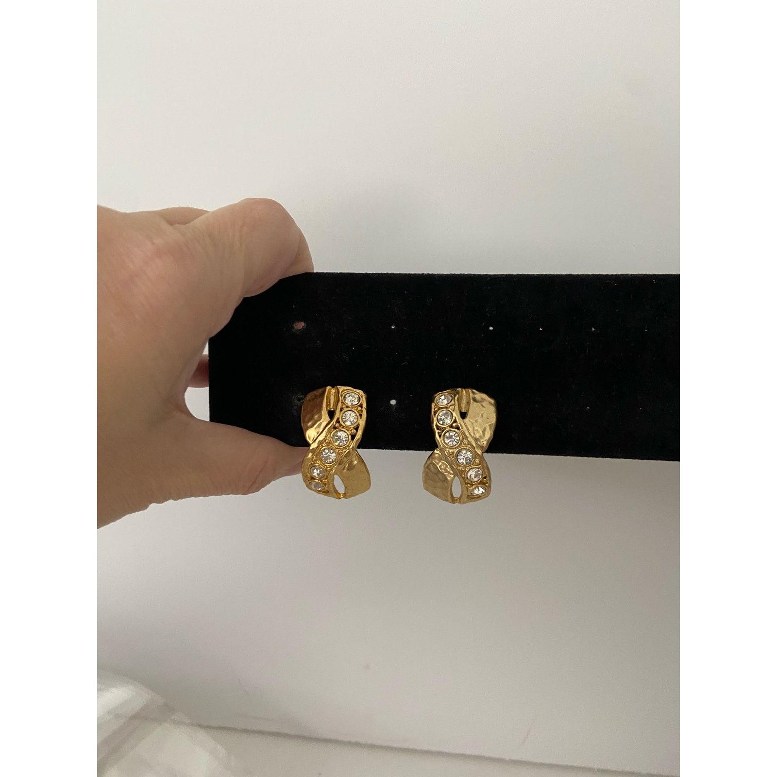 Other gold tone criss cross clip on earrings with rhinestone Size ONE SIZE - 5 Thumbnail