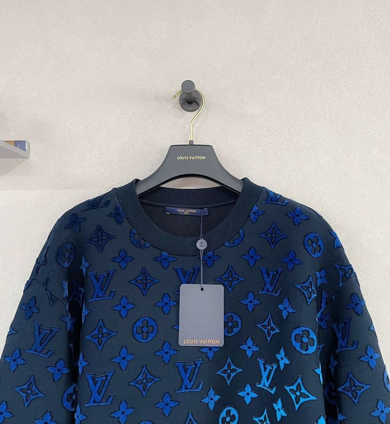 Louis Vuitton Louis Vuitton Full logo gradient sweatshirt Size US XL / EU 56 / 4 - 3 Thumbnail