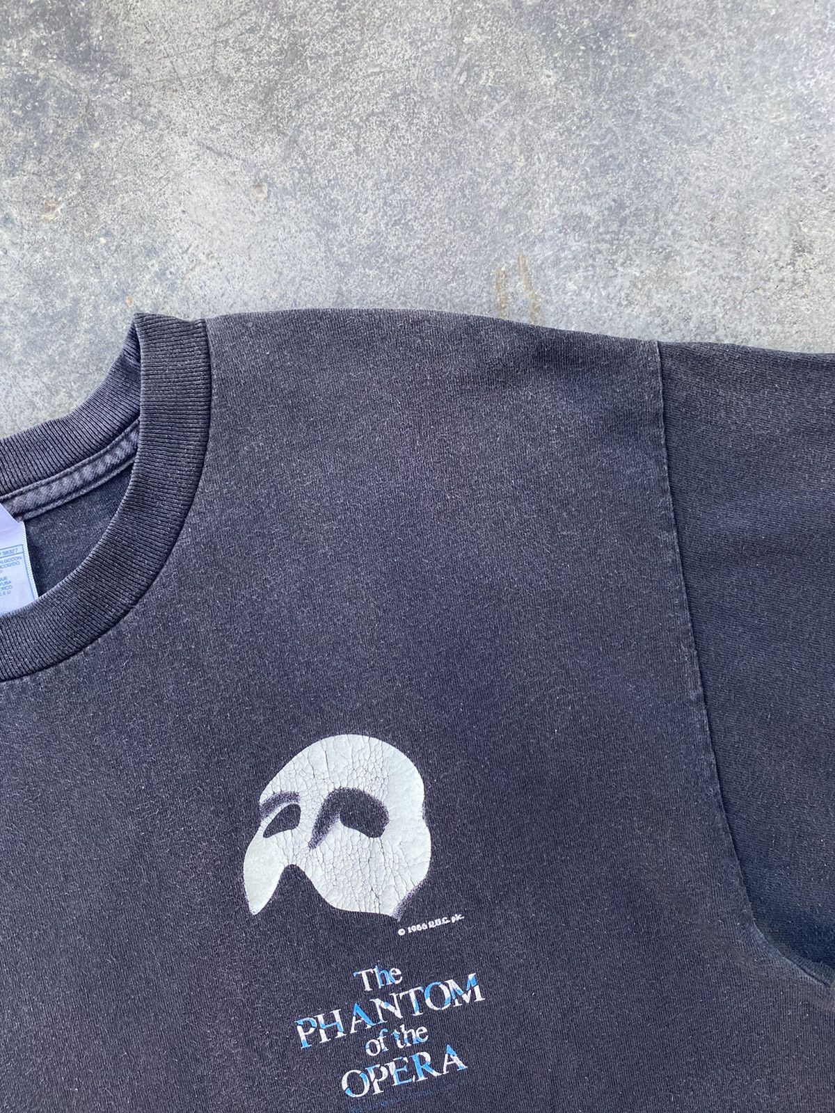 Vintage Rare🔥Original Vintage 1986 The Phantom of the Opera Tees Size US L / EU 52-54 / 3 - 10 Thumbnail