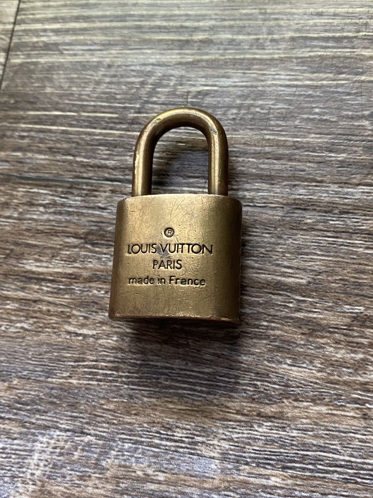 Louis Vuitton Louis Vuitton Lock 306 Size ONE SIZE - 5 Thumbnail