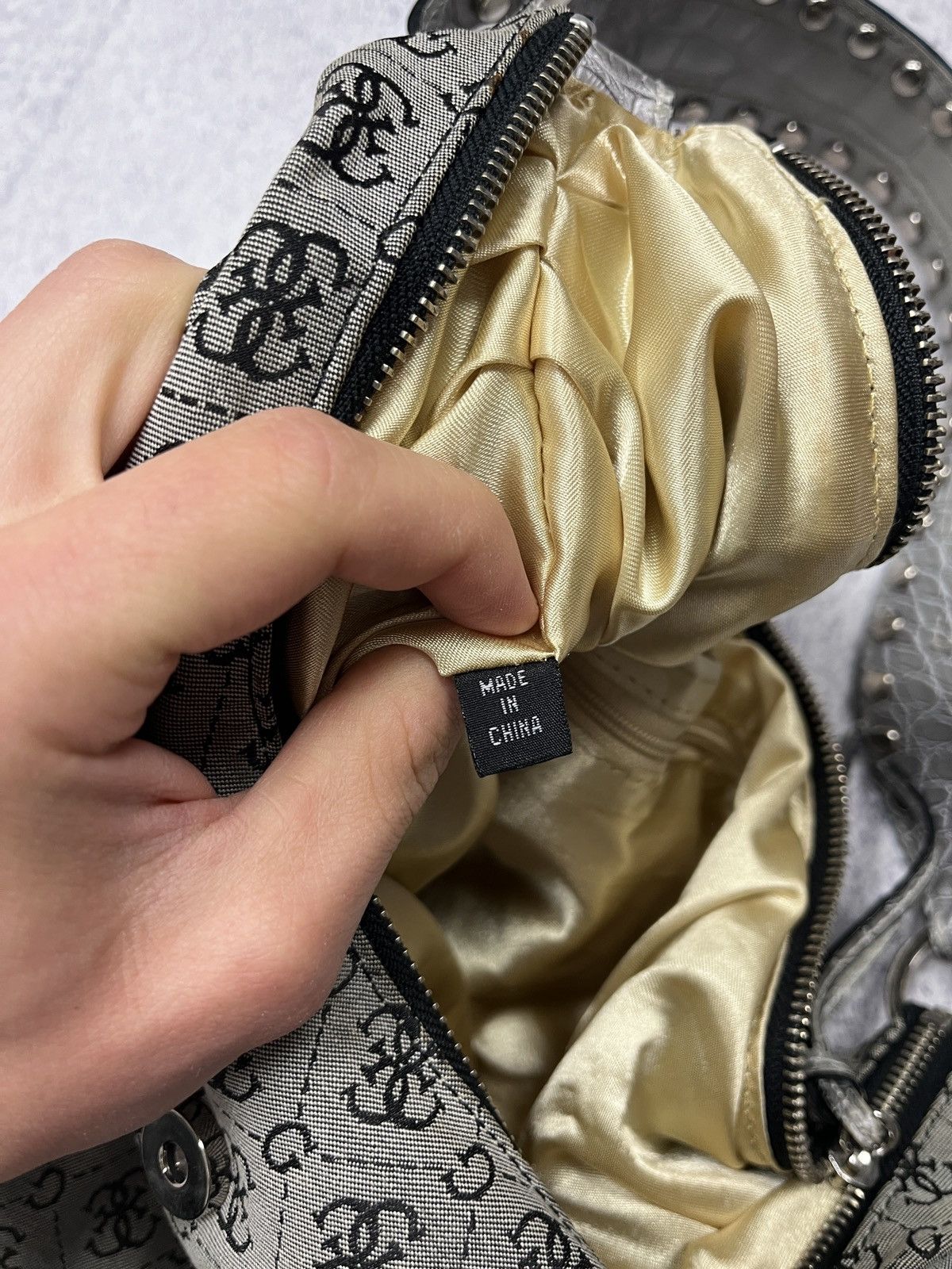 Guess Vintage Guess Monogram Y2K Shoulder Bag Hype Streetwear Size ONE SIZE - 15 Thumbnail