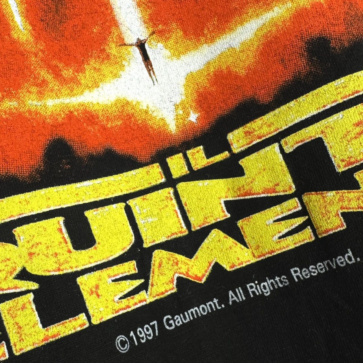 Vintage Vintage 1997 The Fifth Element Rare Italian Promo T Shirt Size US XL / EU 56 / 4 - 4 Thumbnail