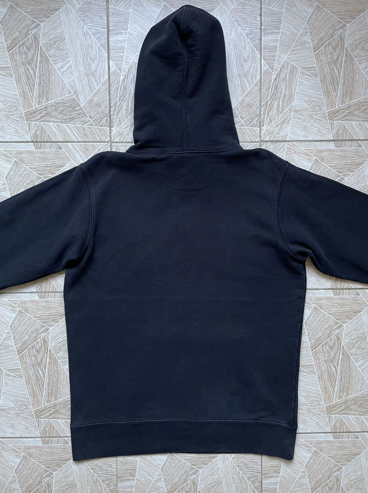 Supreme Supreme Big Gold Logo World Famous Hoodie Black Made Canada Size US L / EU 52-54 / 3 - 9 Thumbnail