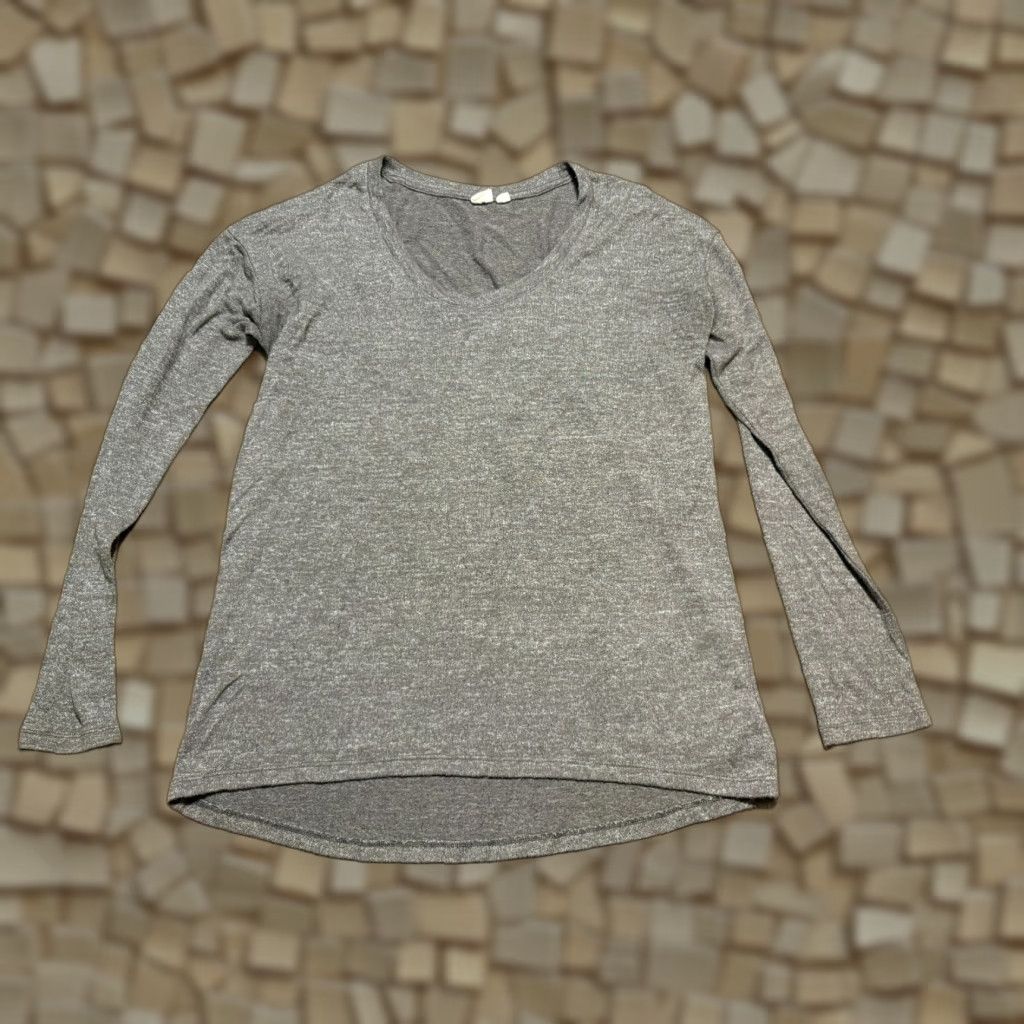 Gap GAP Shirt Women's Medium Gray V-Neck Long Sleeve Shirt Size M / US 6-8 / IT 42-44 - 1 Thumbnail