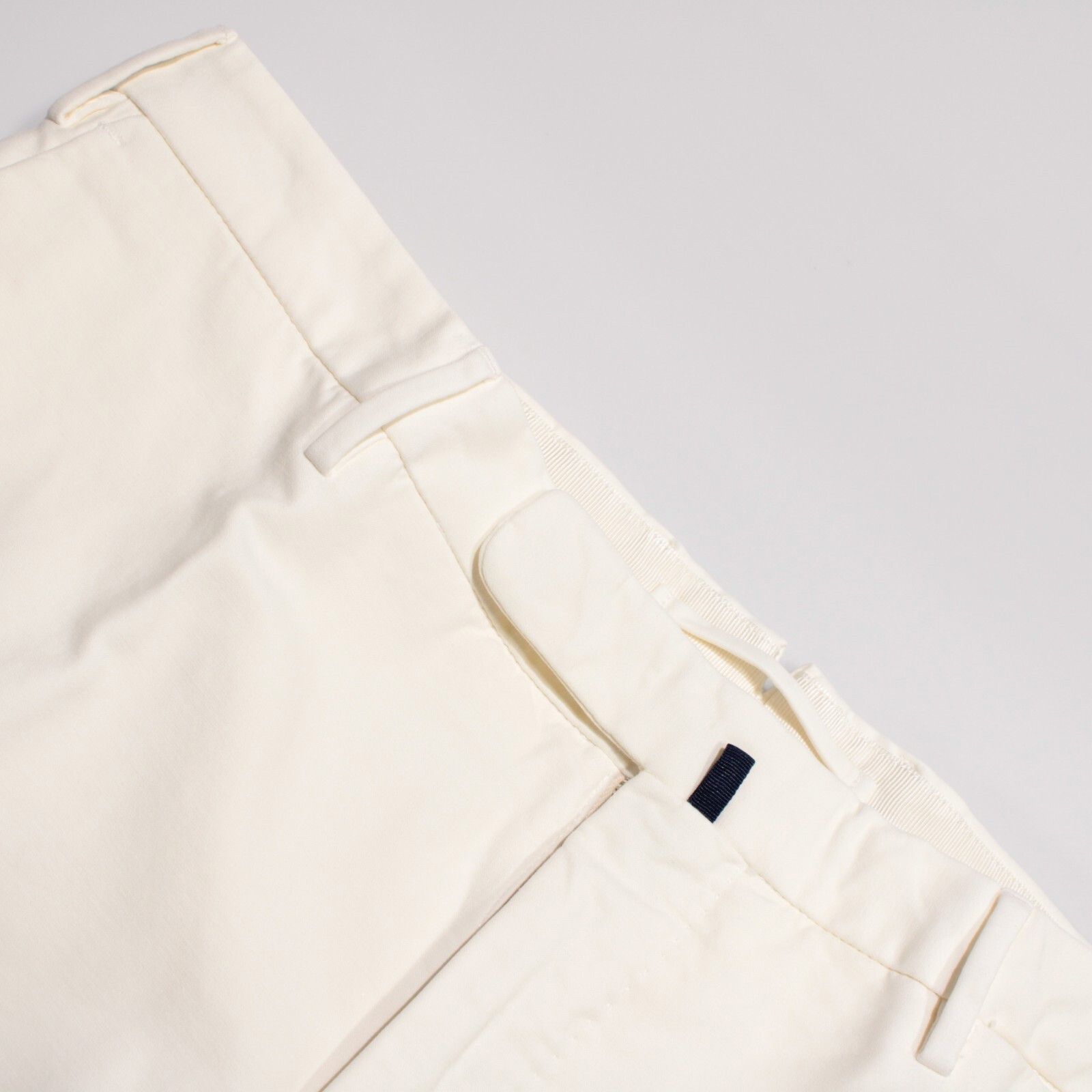 INCOTEX New with tags Chino Size 36 US In White