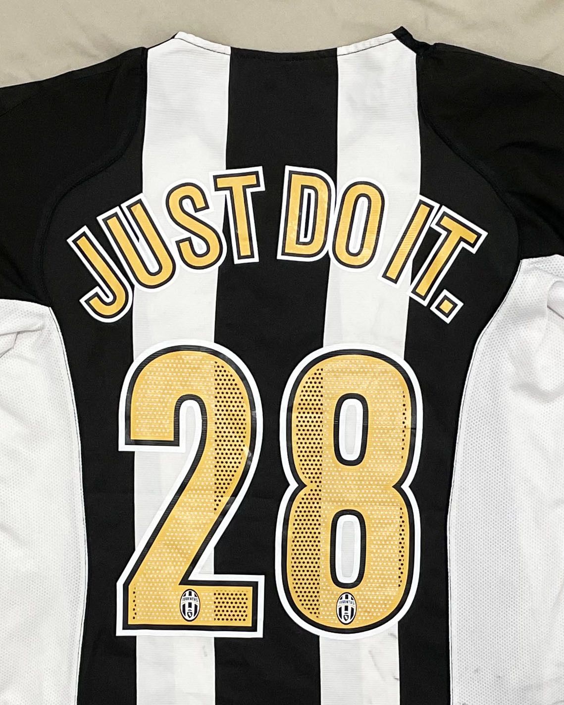 Nike Juventus Home Kit 2004 2005 Jersey Size US M / EU 48-50 / 2 - 4 Thumbnail