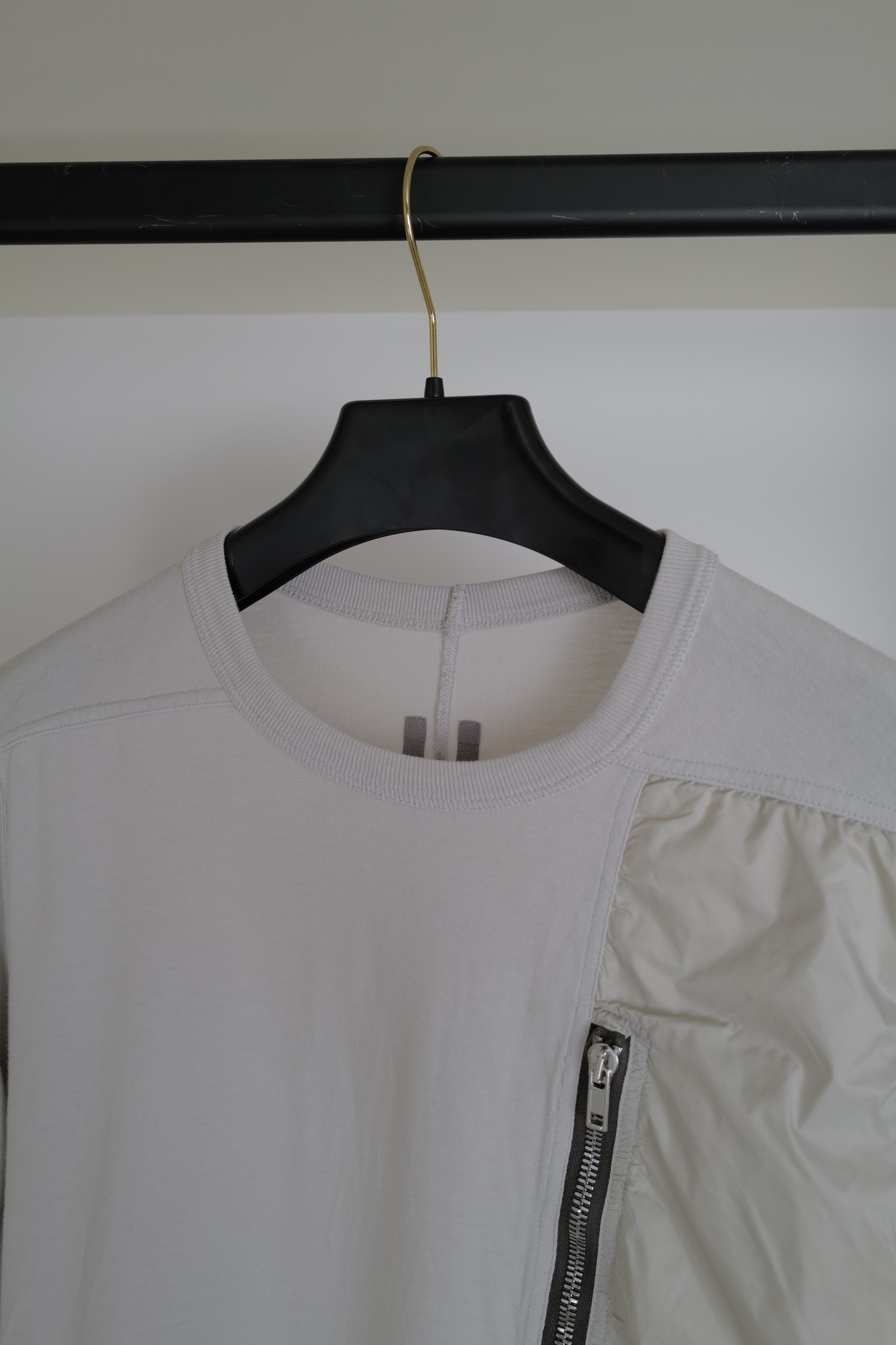 Rick Owens RICK OWENS LONG SLEEVE ZIP POCKET T-SHIRT OYSTER IN OYSTER Size US M / EU 48-50 / 2 - 9 Thumbnail