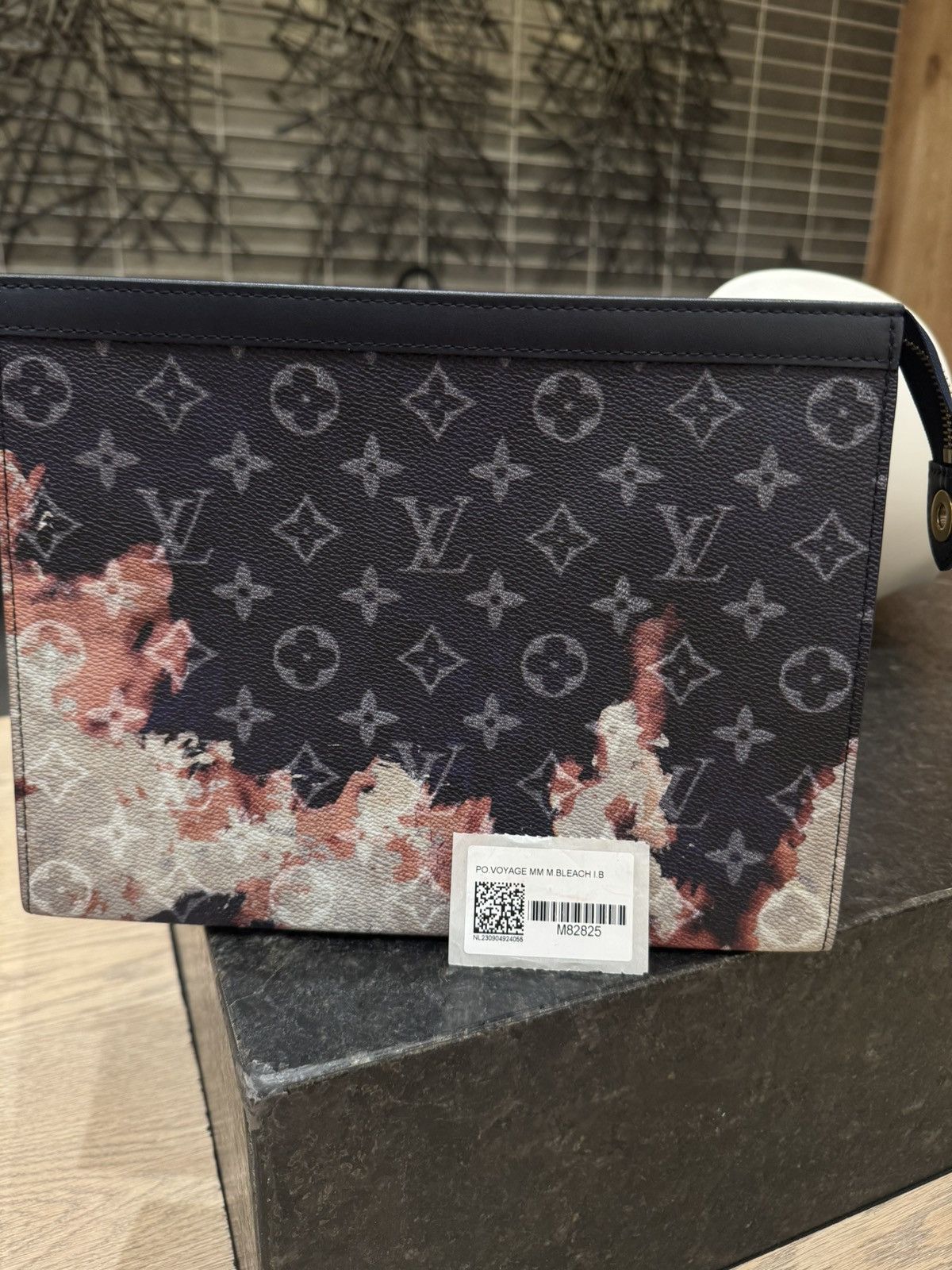 Louis Vuitton Louis Vuitton Pochette Voyage Size ONE SIZE - 6 Thumbnail