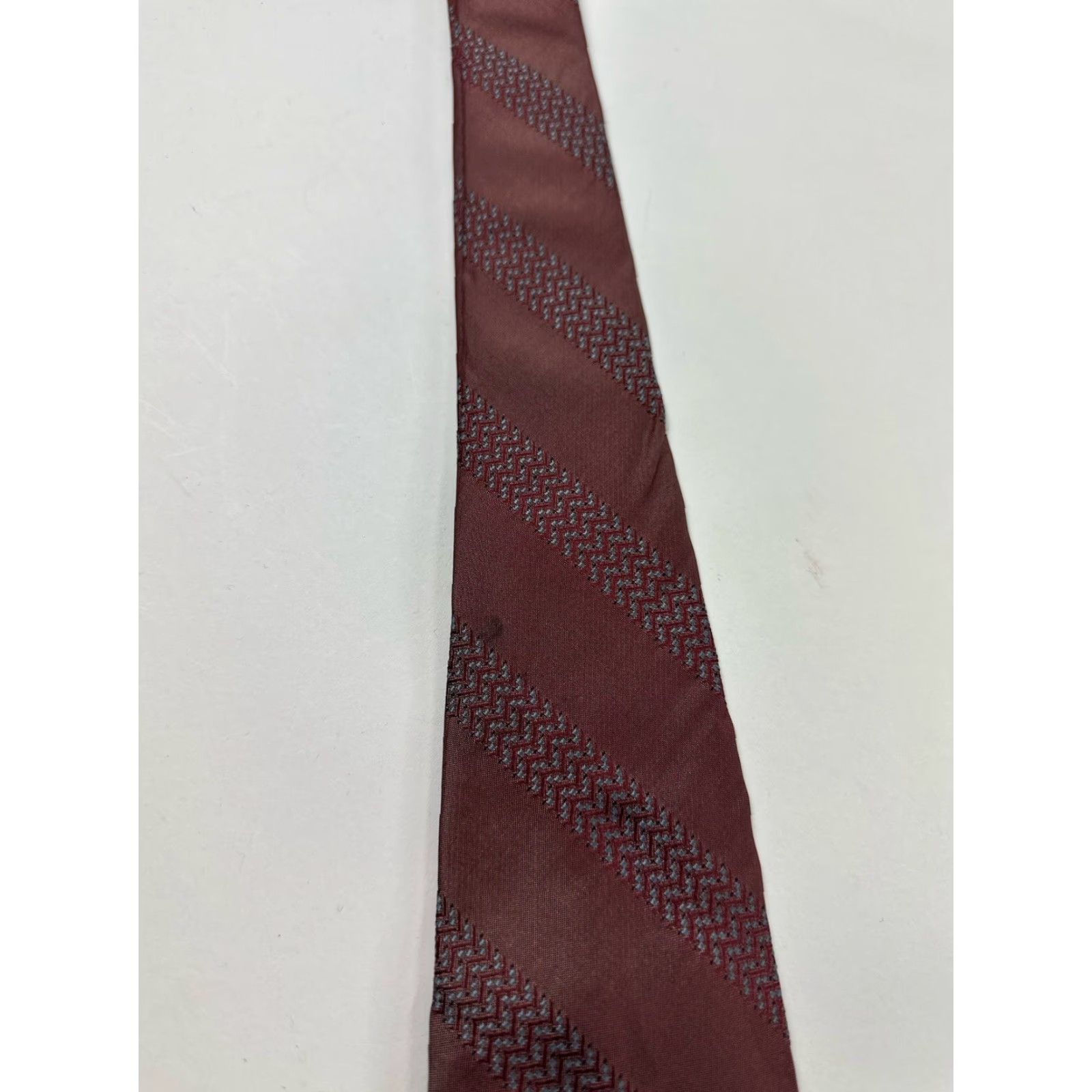 Donna Karan Vintage Donna Karan Neck Tie Men’s 56” Red Striped Silk USA Size ONE SIZE - 2 Thumbnail