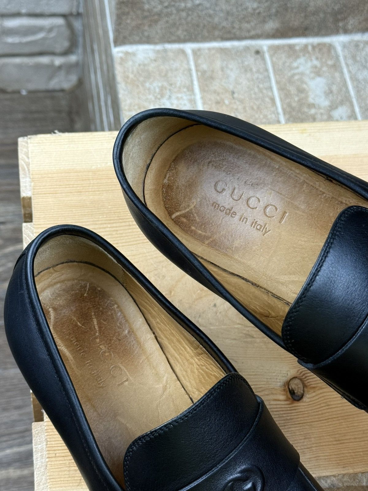 Gucci Gucci GG Black Leather Loafers Embossed Logo Size US 7.5 / EU 40-41 - 13 Thumbnail