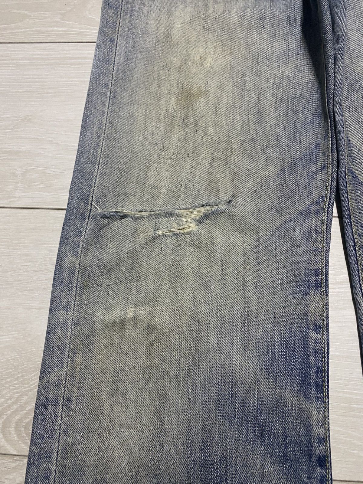 Japanese Brand Vintage Japanese Uniqlo Faded Wash Distressed Loose Jeans Size US 32 / EU 48 - 7 Thumbnail