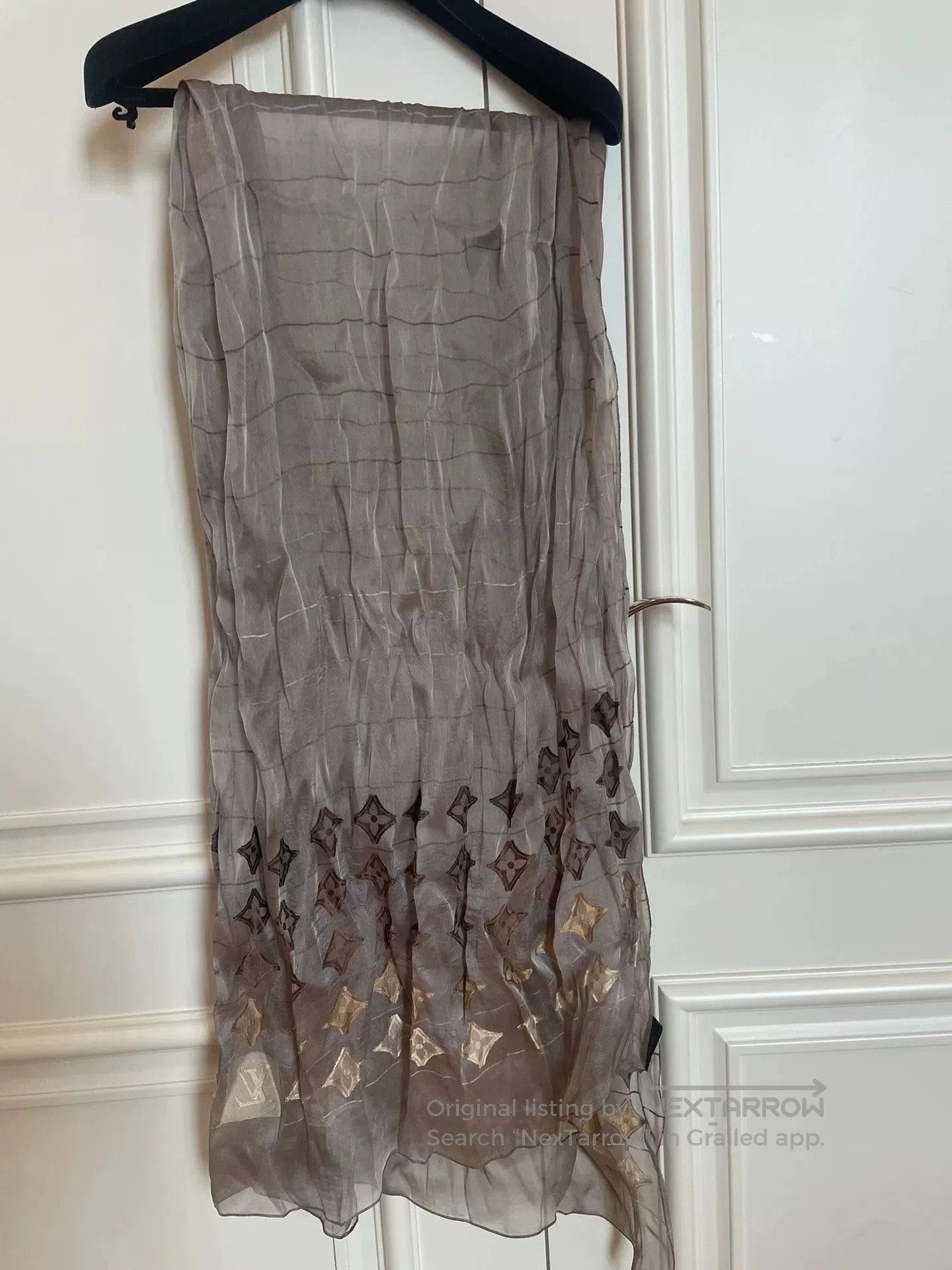 Louis Vuitton LV Silk Scarf. Size ONE SIZE - 2 Thumbnail
