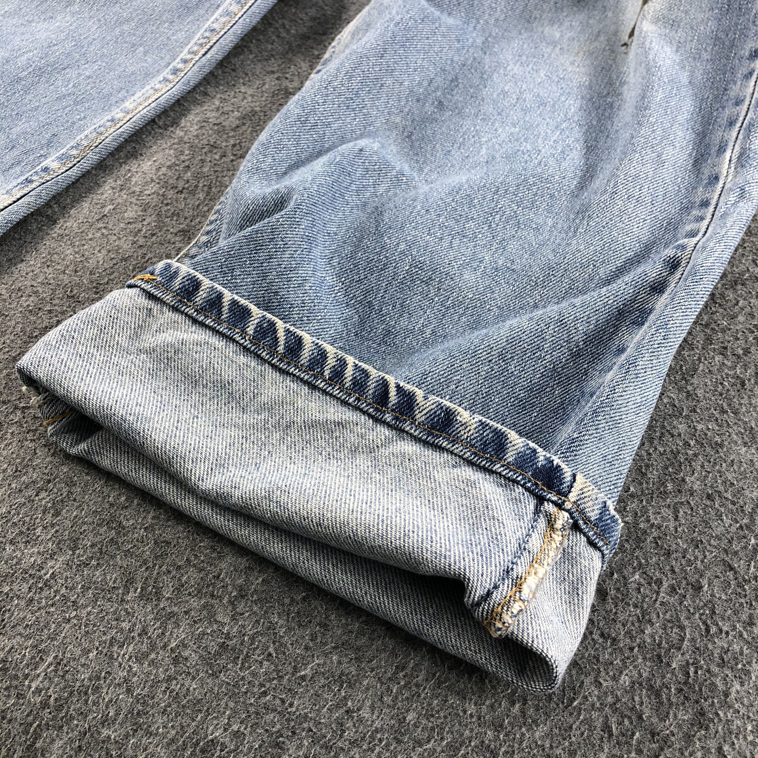 Levi's Vintage 90s Light Wash Levis 550 Jeans-J1193 Size US 35 - 7 Thumbnail