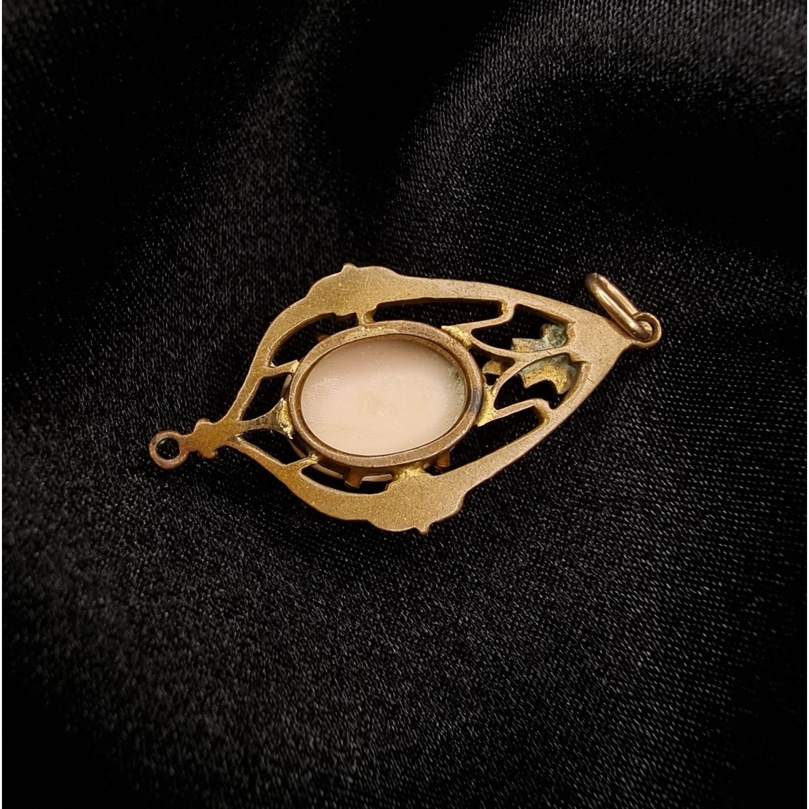 Vintage Antique Victorian Cameo Pendant With Intricate Frame And Lea Size ONE SIZE - 5 Thumbnail