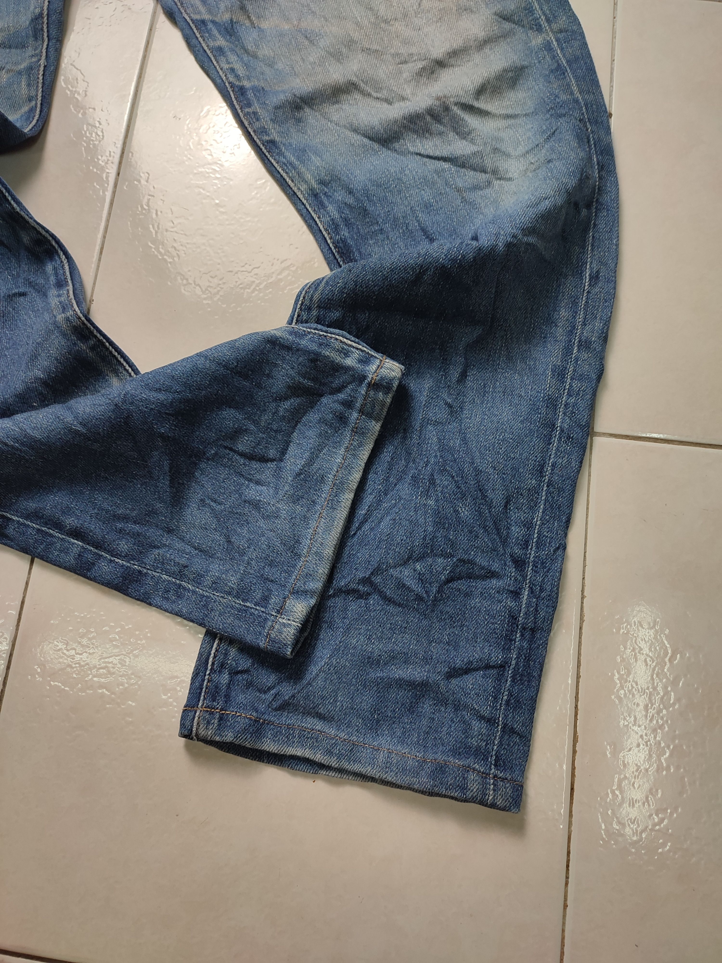 Uniqlo Crazy Vintage Uniqlo Distressed Jeans Size US 33 - 9 Thumbnail