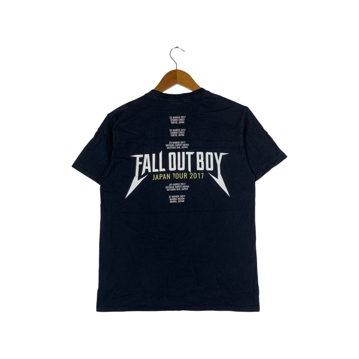 Gildan FALL OUT BOY Mania Japan Tour Punk Rock Band Tee Shirt Size M / US 6-8 / IT 42-44 - 4 Thumbnail
