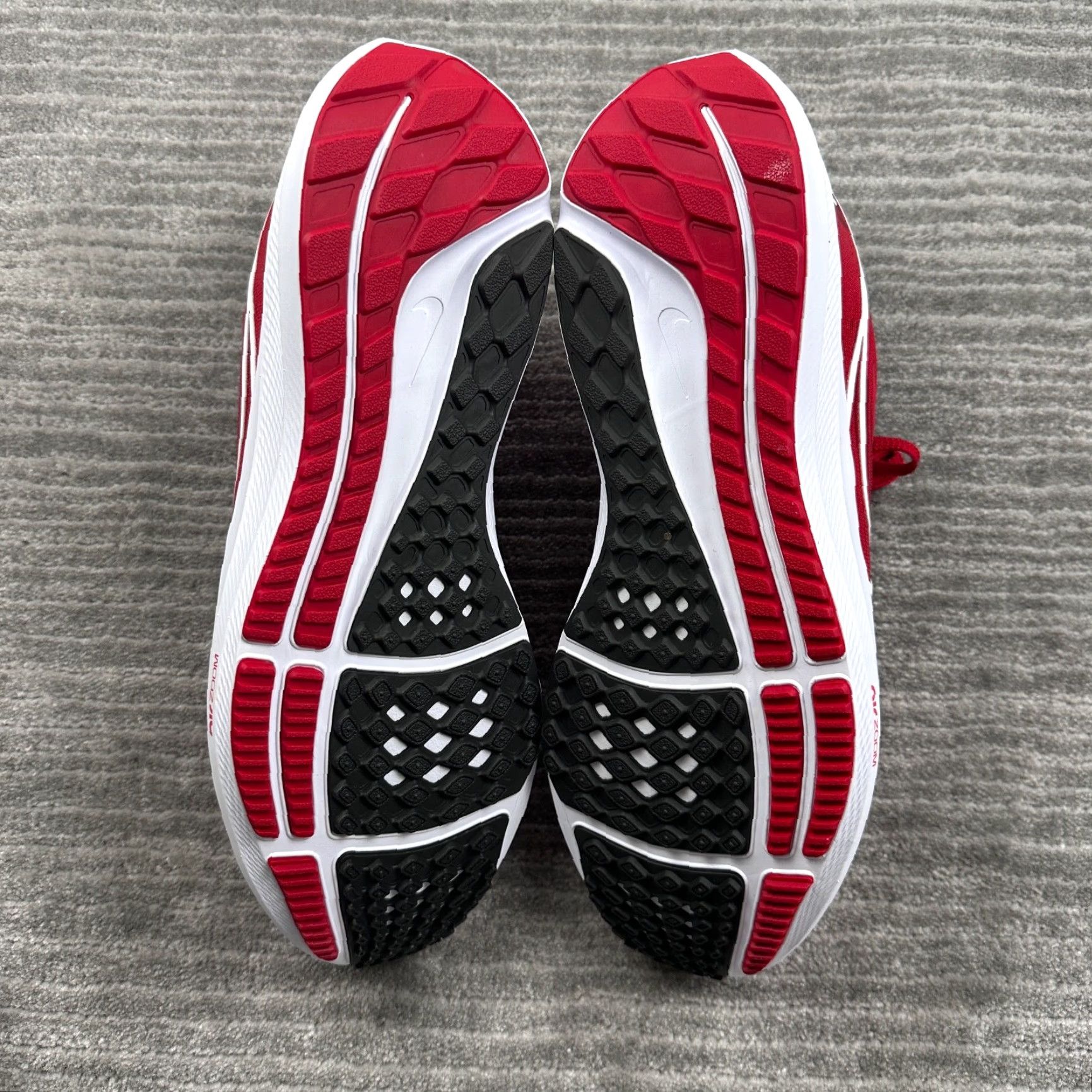 Nike Nike Air Zoom Pegasus 39 Mens 11.5 NFL Tampa Bay Buccaneers Red 2022 Size ONE SIZE - 7 Thumbnail