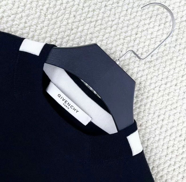 Givenchy Black and white striped knitted sweater