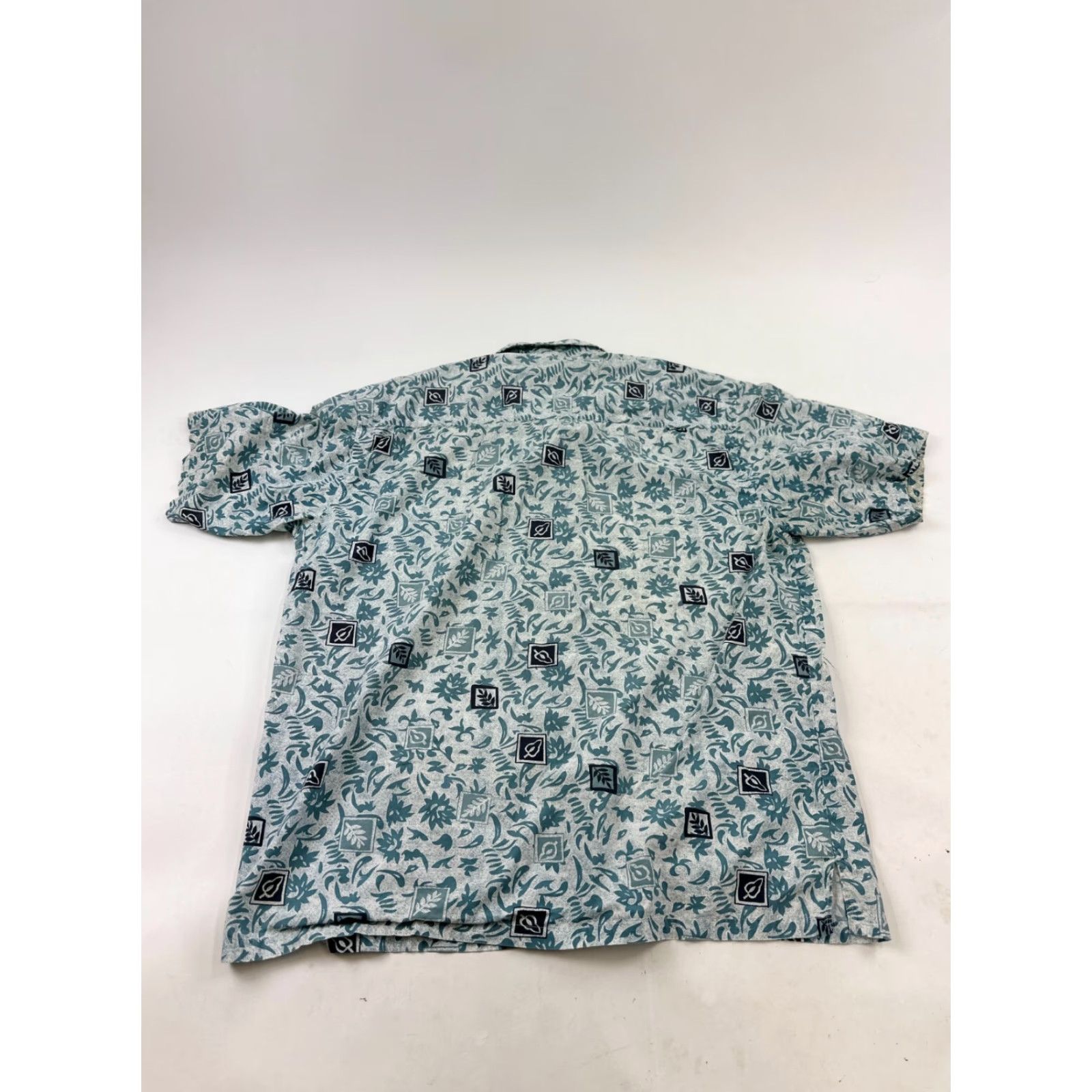 Ocean Pacific OP Hawaiian Shirt Men 2XL Blue Floral Print Short Sleeve Button Down Classic Fit Size US XXL / EU 58 / 5 - 2 Thumbnail