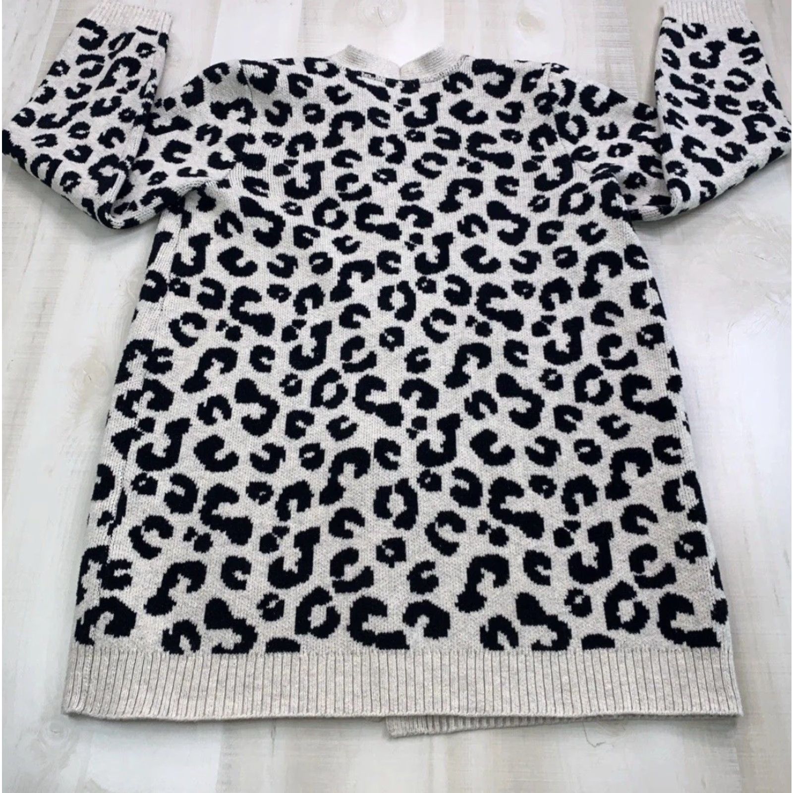 J. Jill J. Jill Cheetah Print V Neck Button Front Cardigan Sweater Medium Womens Knit Size M / US 6-8 / IT 42-44 - 7 Thumbnail