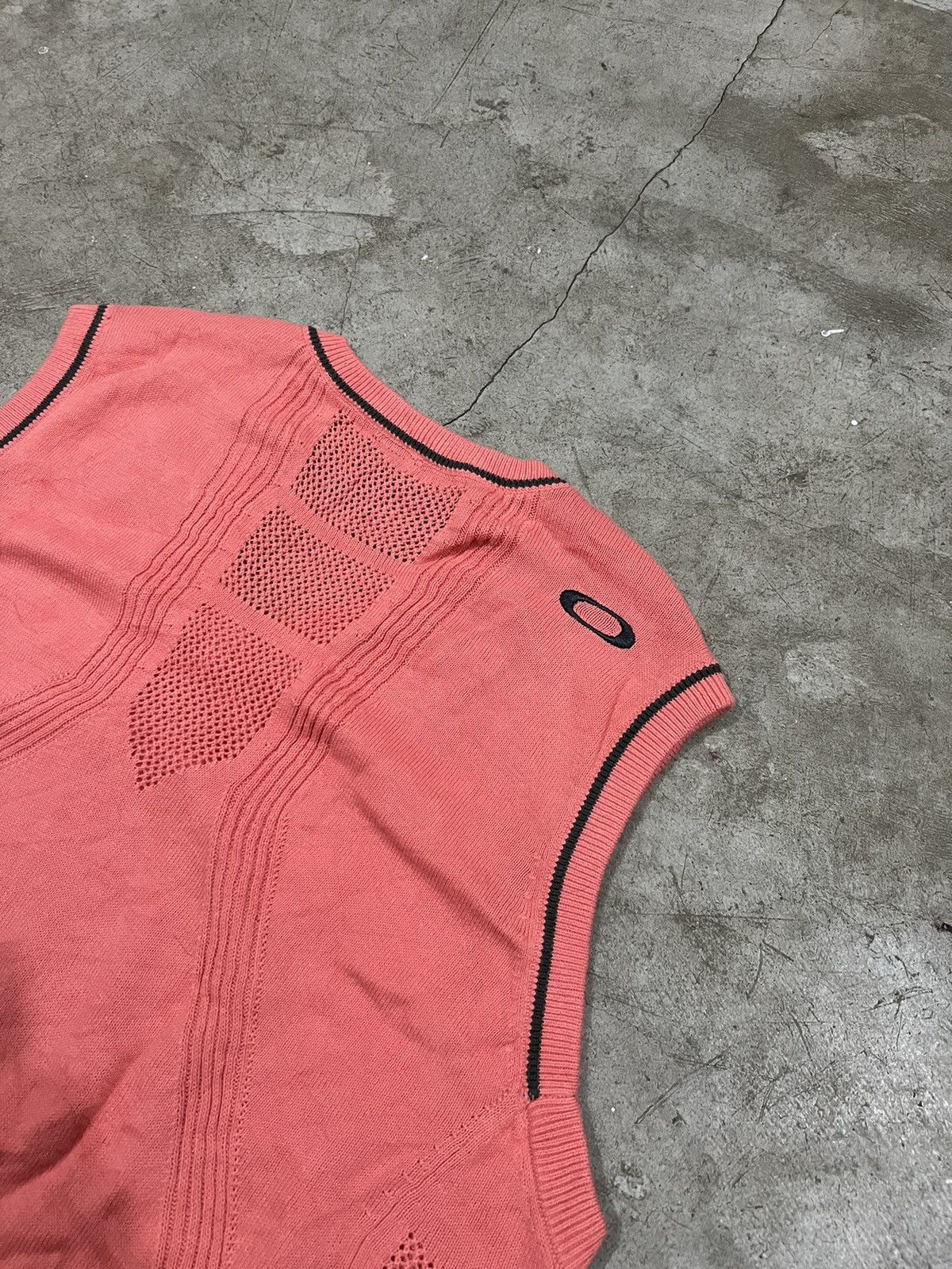 Oakley × Travis Scott × Vintage Rare! Pink Oakley Softwear Skull Logo Design Knitted Vest Size US L / EU 52-54 / 3 - 5 Thumbnail