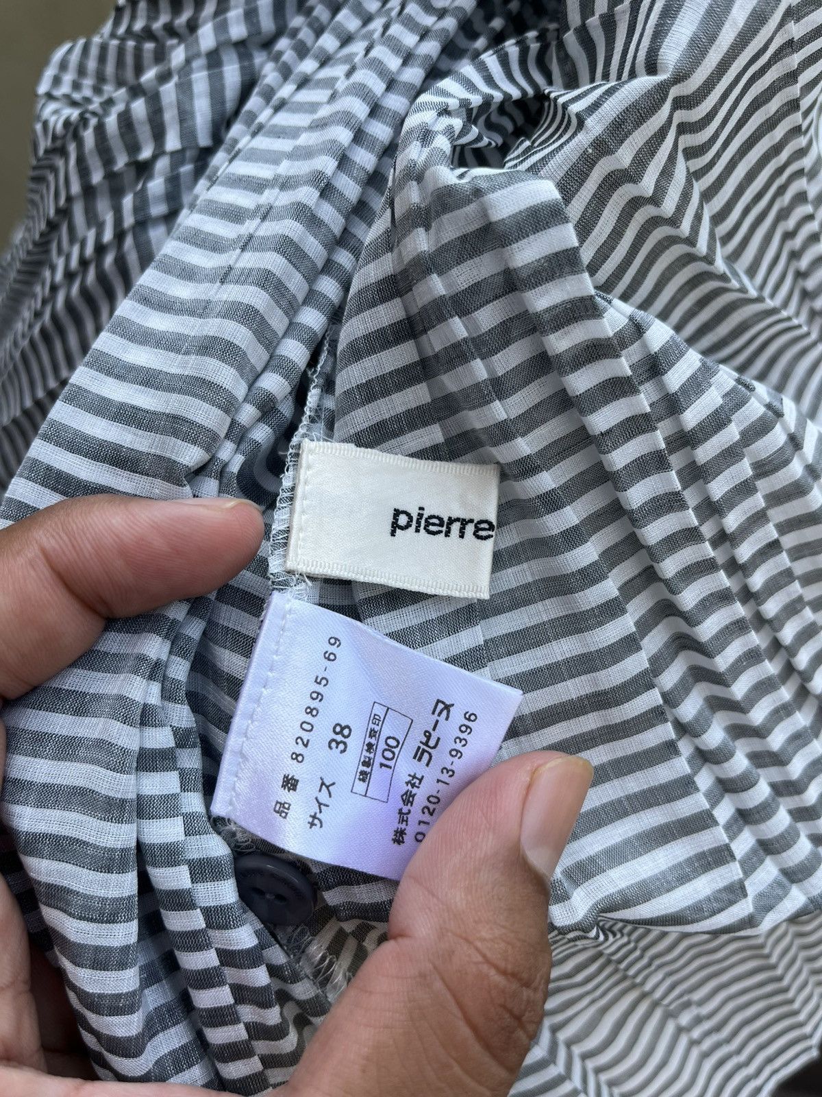 Pierre Cardin Vintage pleated blouse Size XS / US 0-2 / IT 36-38 - 12 Thumbnail