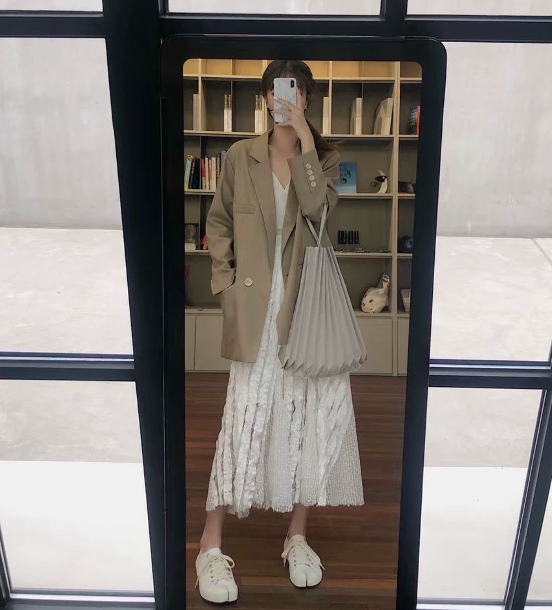 Maison Margiela Margiela Tabi White Canvas Flat Sneaker 36 8.5/10 Size US 5.5 / IT 35.5 - 9 Thumbnail