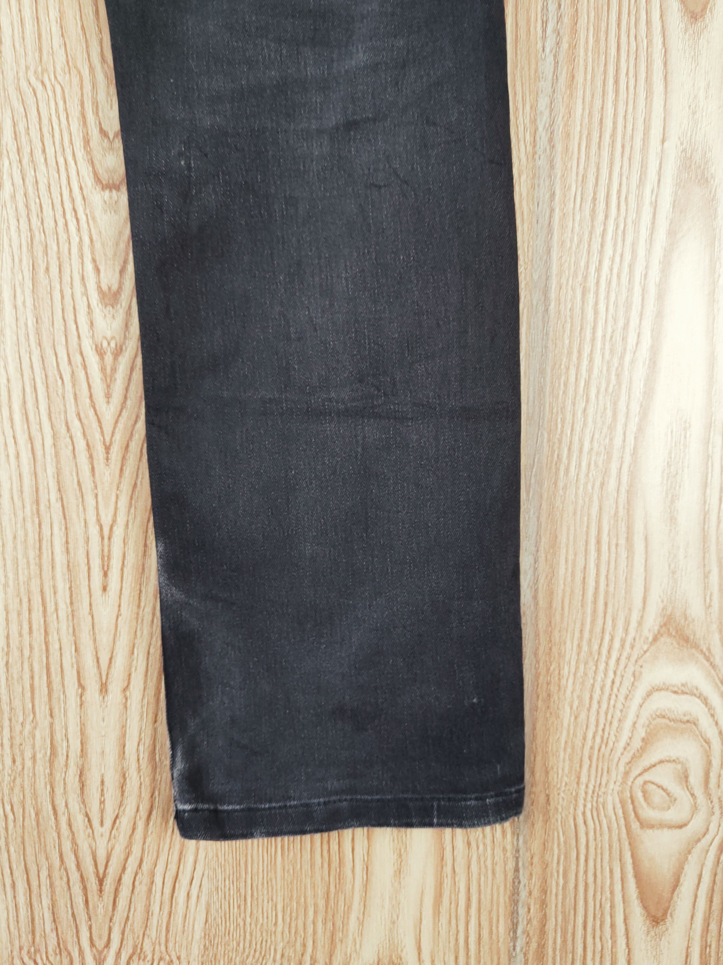 Uniqlo Black Distressed Ripped Jeans #W228