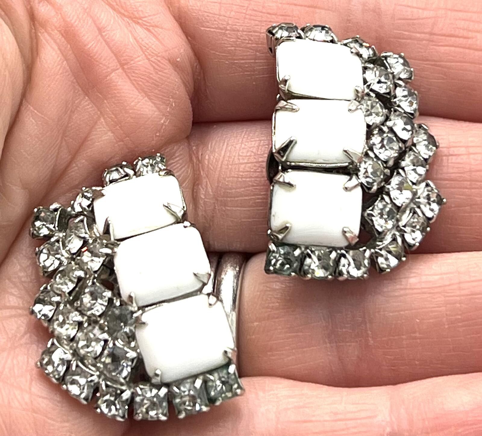 Other Silvertone Milk Glass Parure 4-pc Matched Jewelry Set Size ONE SIZE - 4 Thumbnail