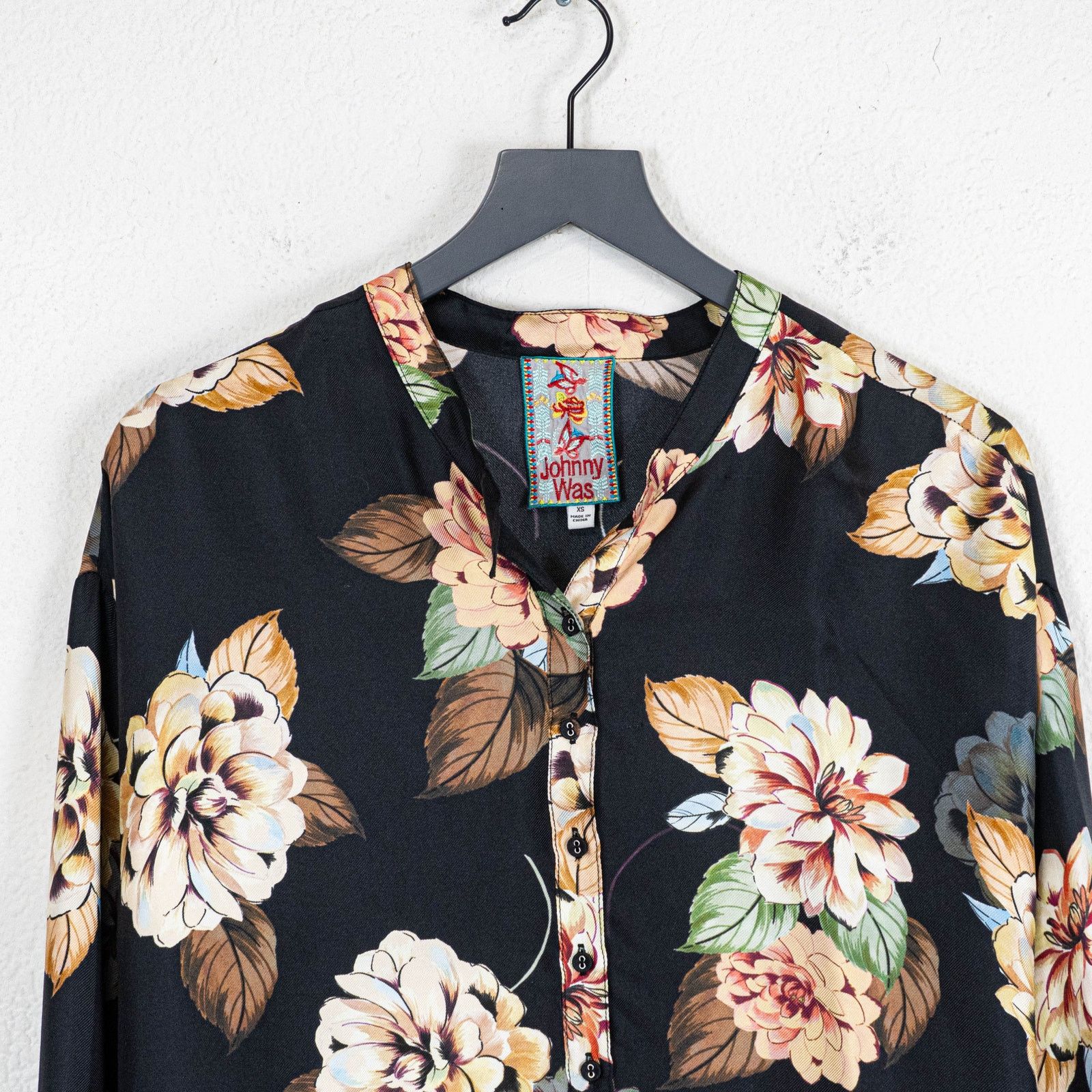 Johnny Was Johnny Was Corey Boxy Top 100% Silk Black Floral size XS Size XS / US 0-2 / IT 36-38 - 8 Thumbnail