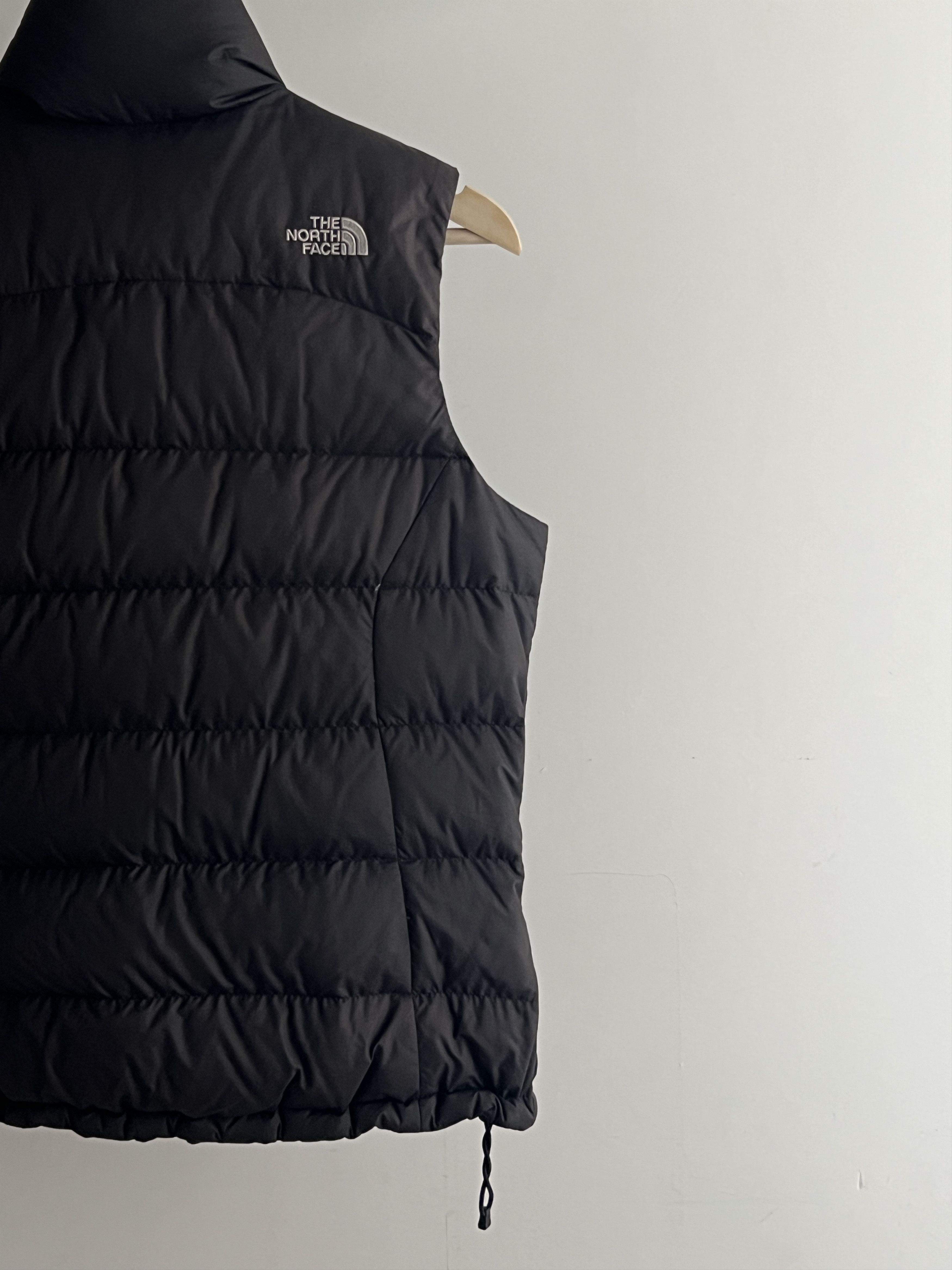 The North Face × Vintage THE NORTH FACE Women’s Large Black Nuptse 700 Down Vest Size S / US 4 / IT 40 - 6 Thumbnail