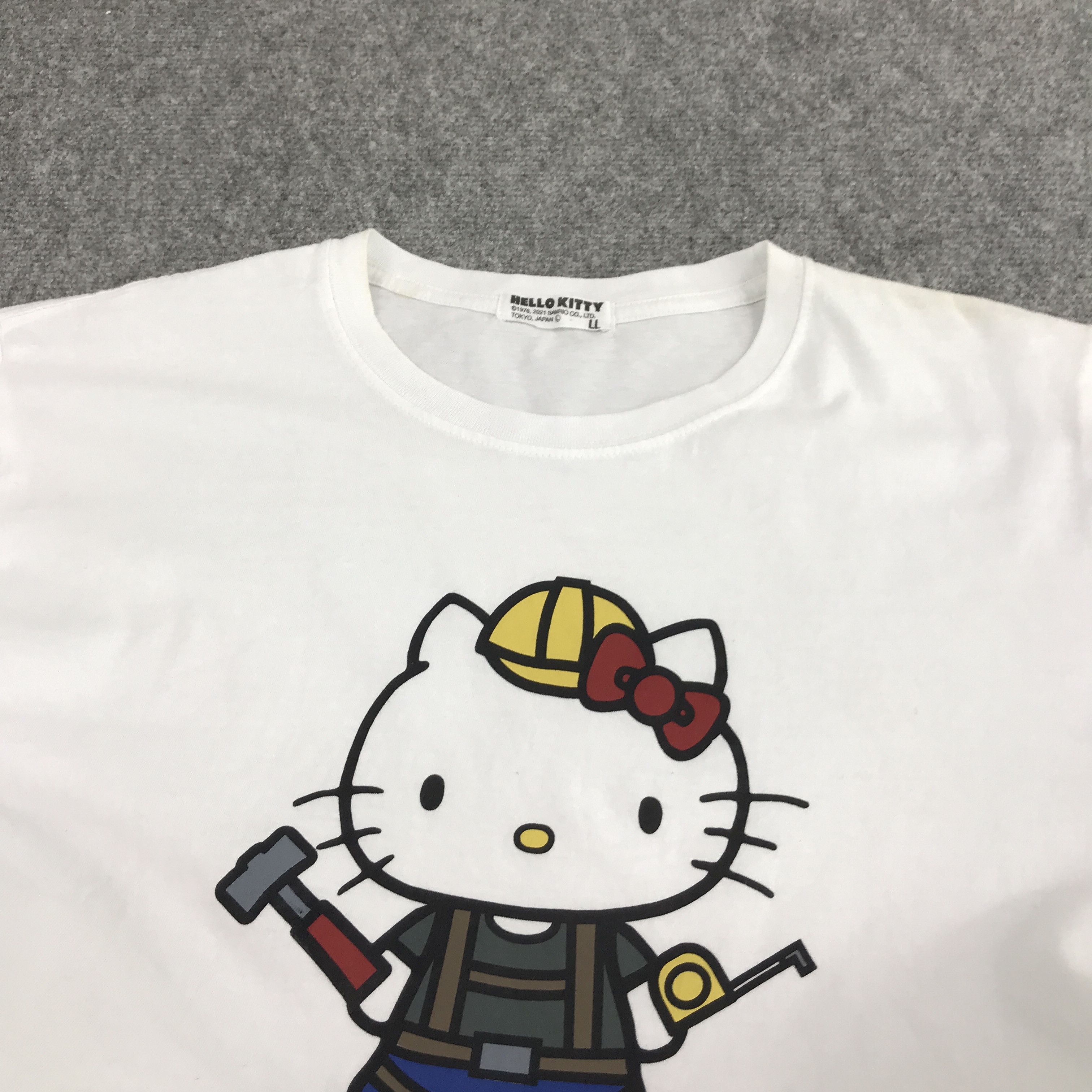 Japanese Brand VTG HELLO KITTY CARTON JAPAN TSHIRTS Size US L / EU 52-54 / 3 - 7 Thumbnail