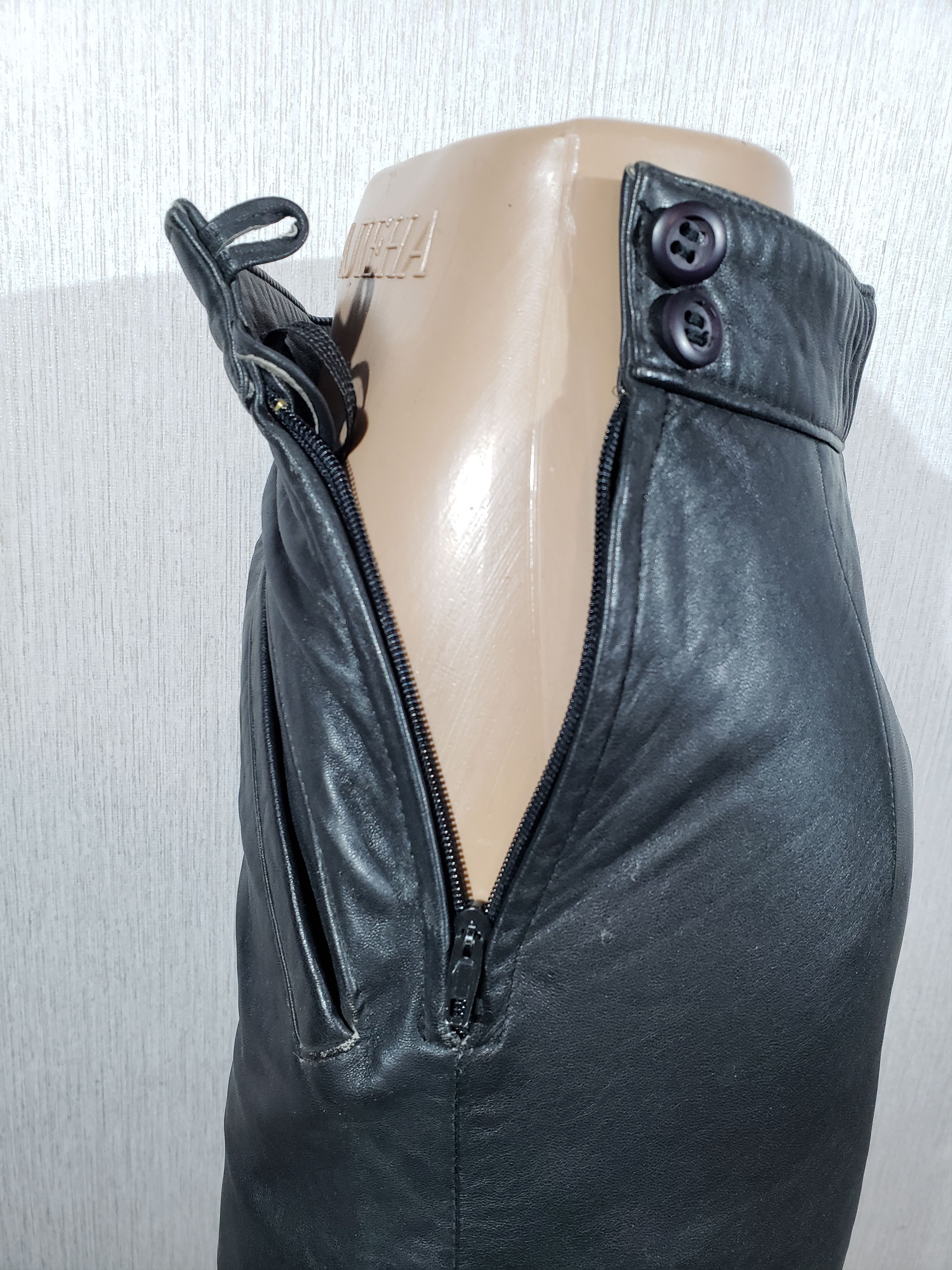 Genuine Leather Stylish black leather women's shorts with pockets. Size 25" / US 0 / IT 36 - 7 Thumbnail