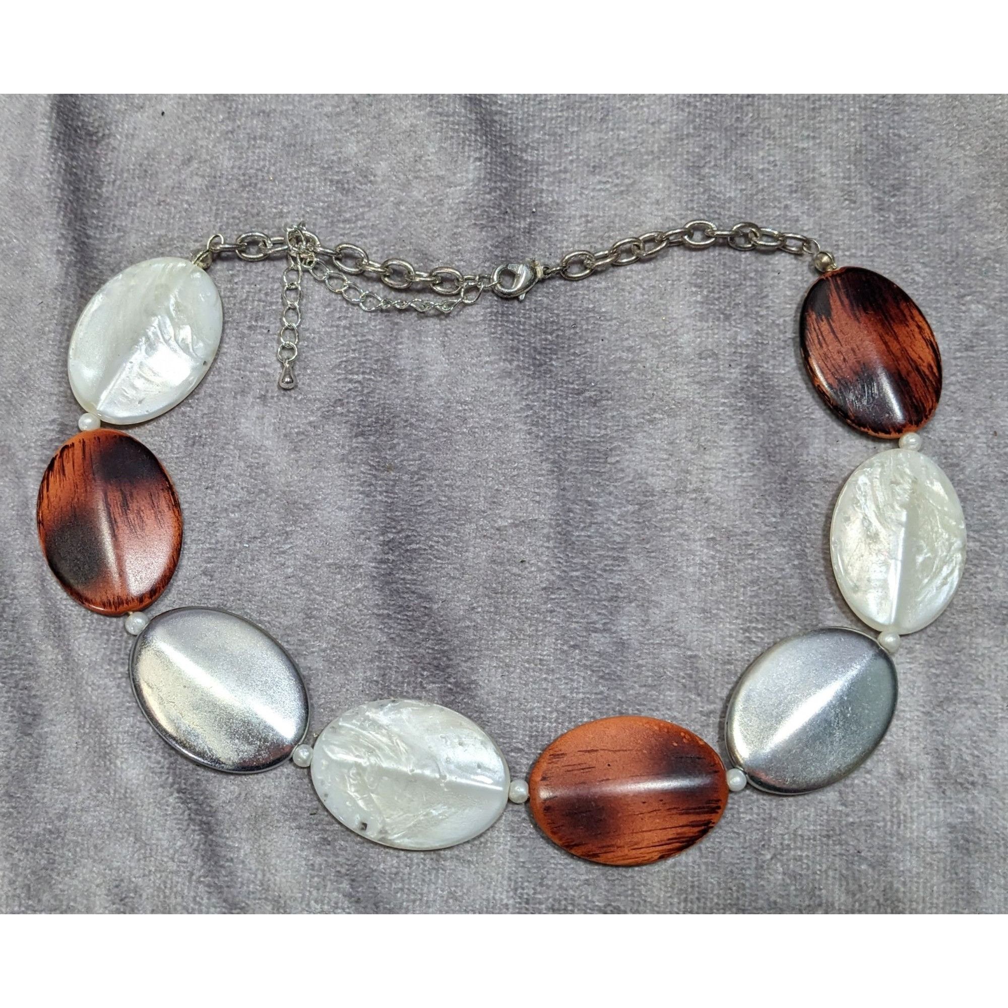 Other Retro Wood-Look Brown White And Silver Tone Beaded Necklace Size ONE SIZE - 6 Thumbnail