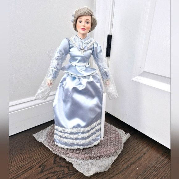 Vintage Danbury Mint Wedding Day Final Touches MOTHER Porcelain Doll Size ONE SIZE - 1 Thumbnail