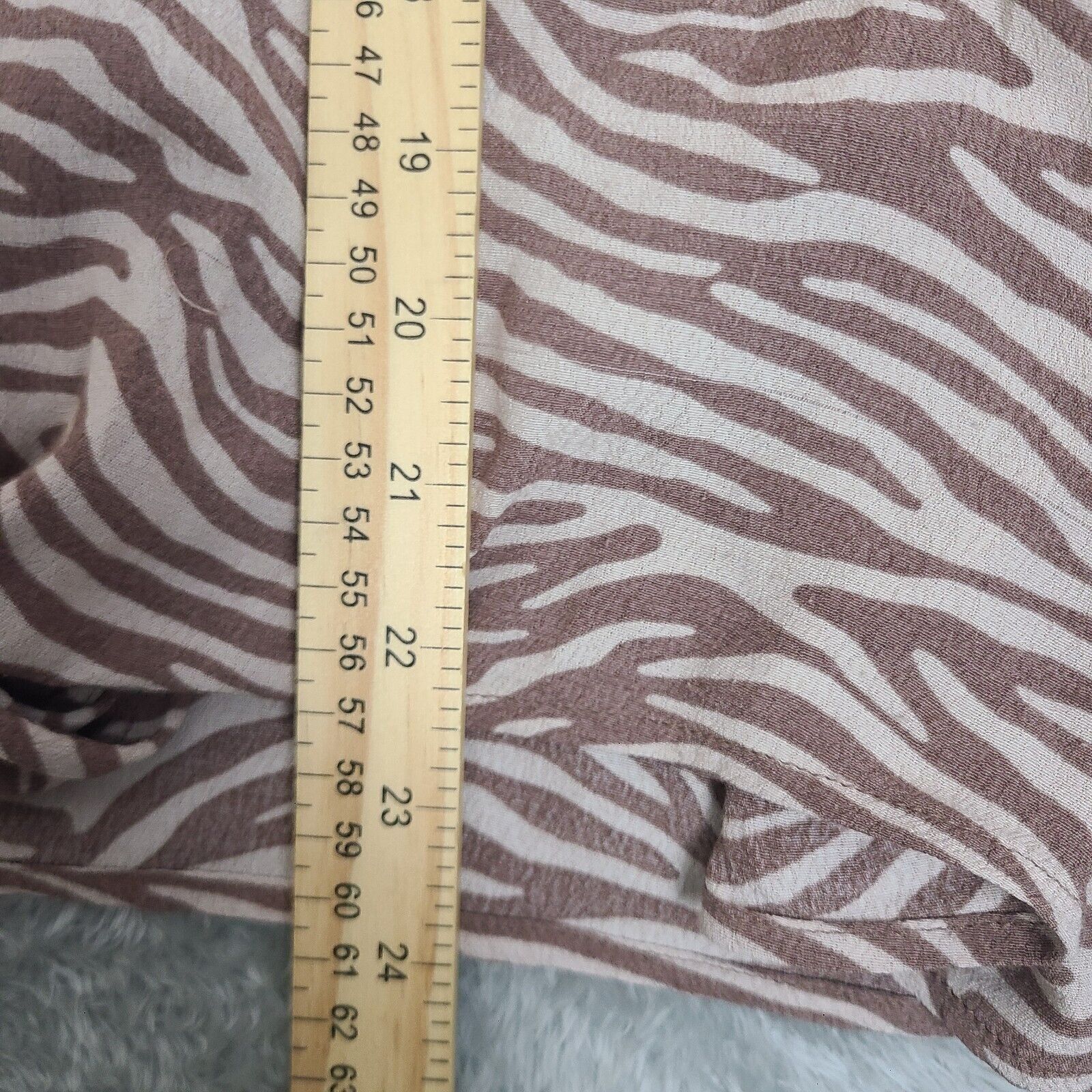 Ariat Ariat Top Women’s X-Large Short Sleeve Tiger Stripe Lace Hem Size XL / US 12-14 / IT 48-50 - 8 Thumbnail