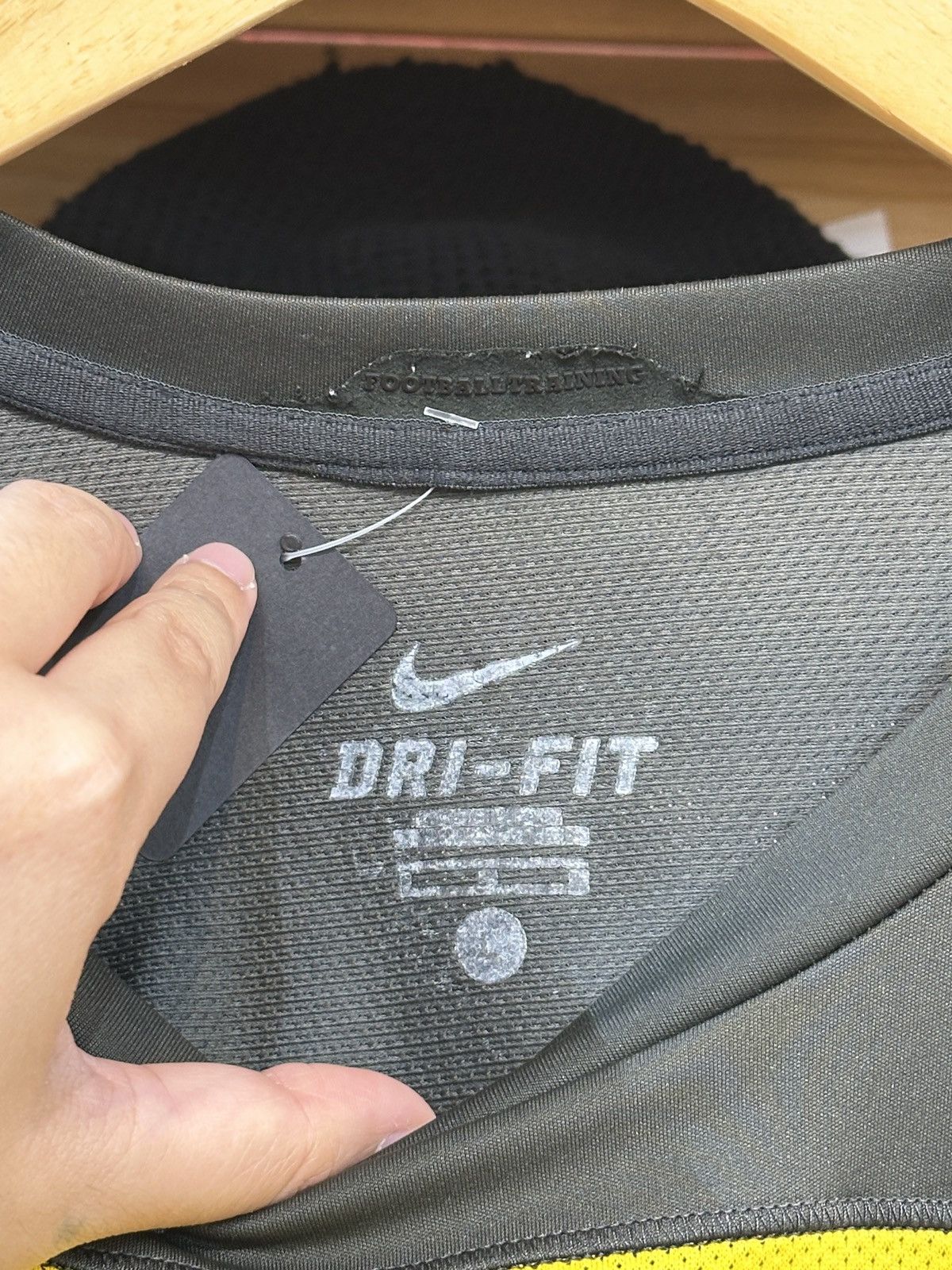 Nike Brazil 2010-11 Total90 Training Jersey Size US L / EU 52-54 / 3 - 9 Thumbnail