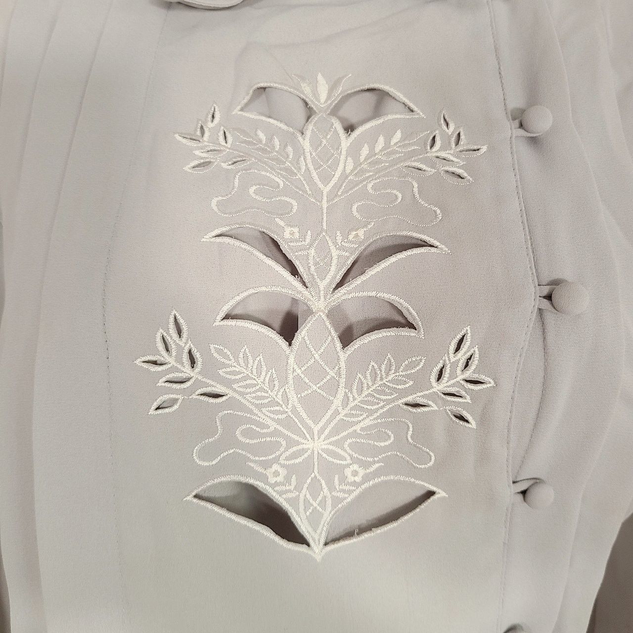 Vintage Vintage 80s au courant Grey embroidered Blouse size 12 Size M / US 6-8 / IT 42-44 - 4 Thumbnail