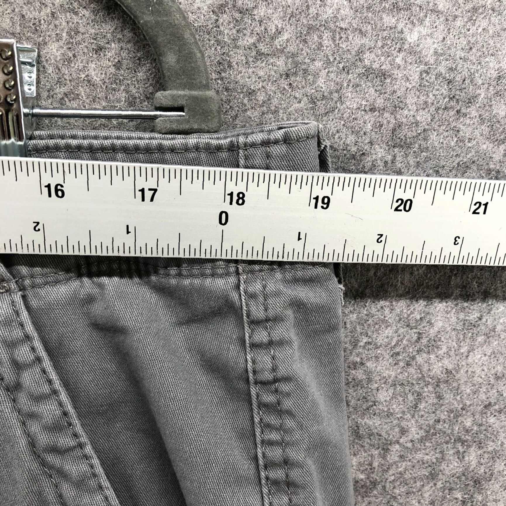 Wrangler Wrangler Cargo Shorts Mens 38 Gray Khaki Relaxed Fit Canvas Cotton Blend Cargo Pockets Outdoor Workwear 9 In Inseam Mens Size US 38 / EU 54 - 5 Thumbnail