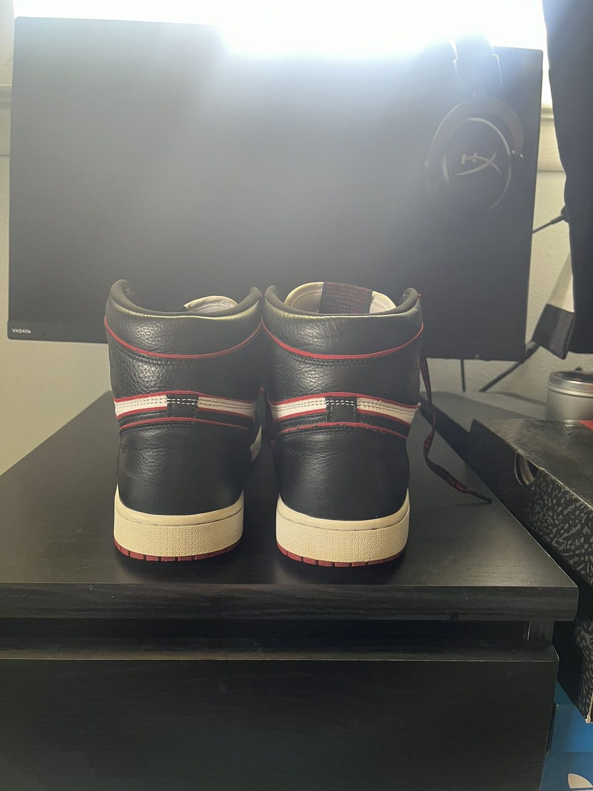 Jordan Brand Jordan 1 Bloodline Size 10.5 Size US 10.5 / EU 43-44 - 4 Thumbnail