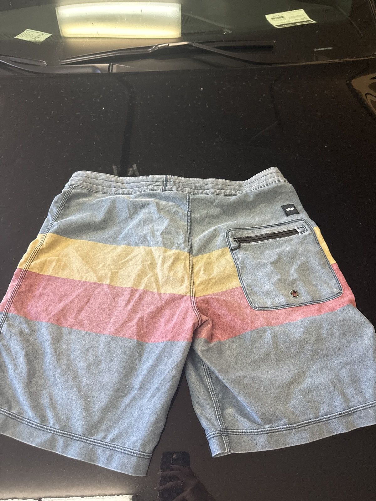 Vuori Banks Vuori multi color shorts Size US 32 / EU 48 - 1 Thumbnail