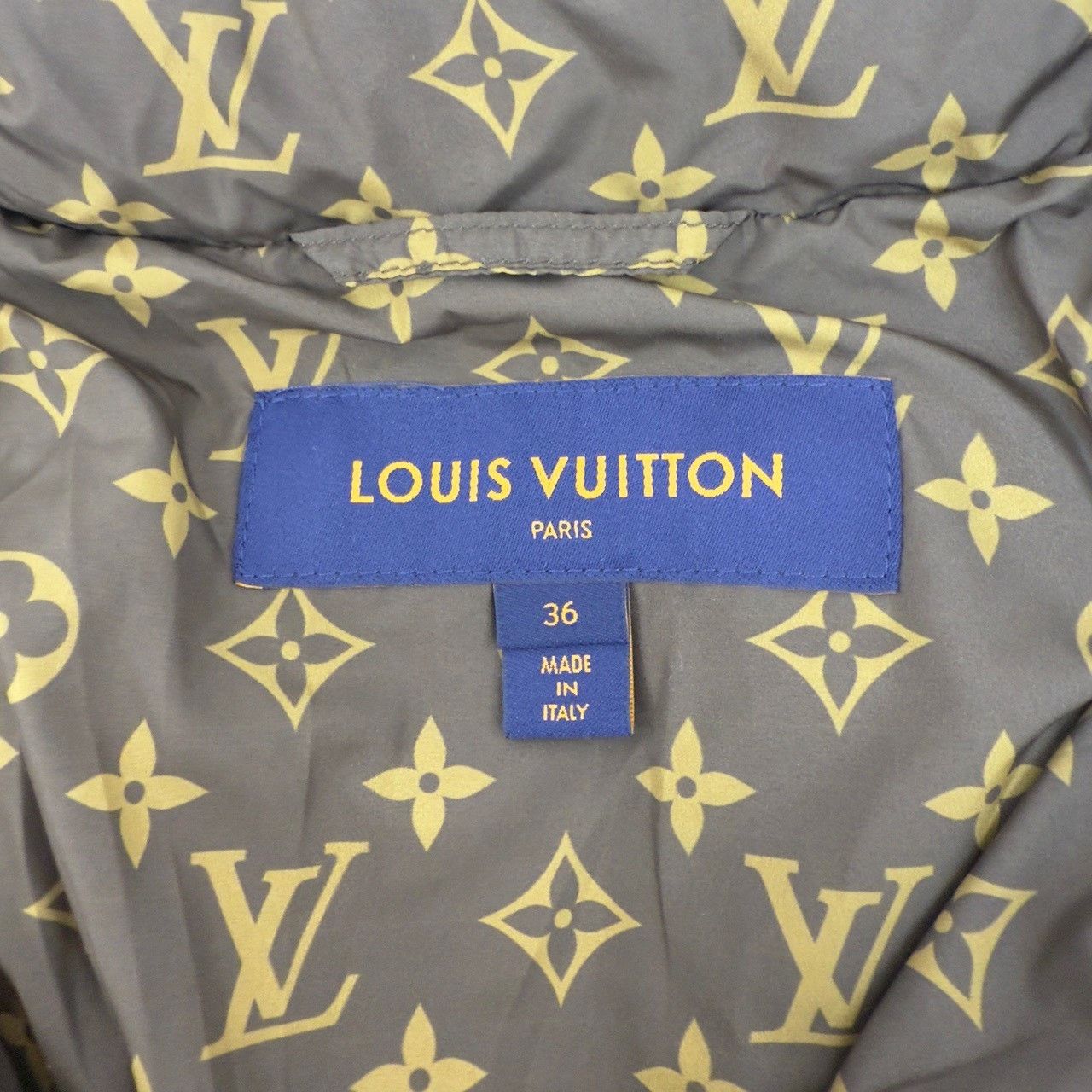 Louis Vuitton Louis Vuitton White down jacket with printed leather button Size US M / EU 48-50 / 2 - 5 Thumbnail