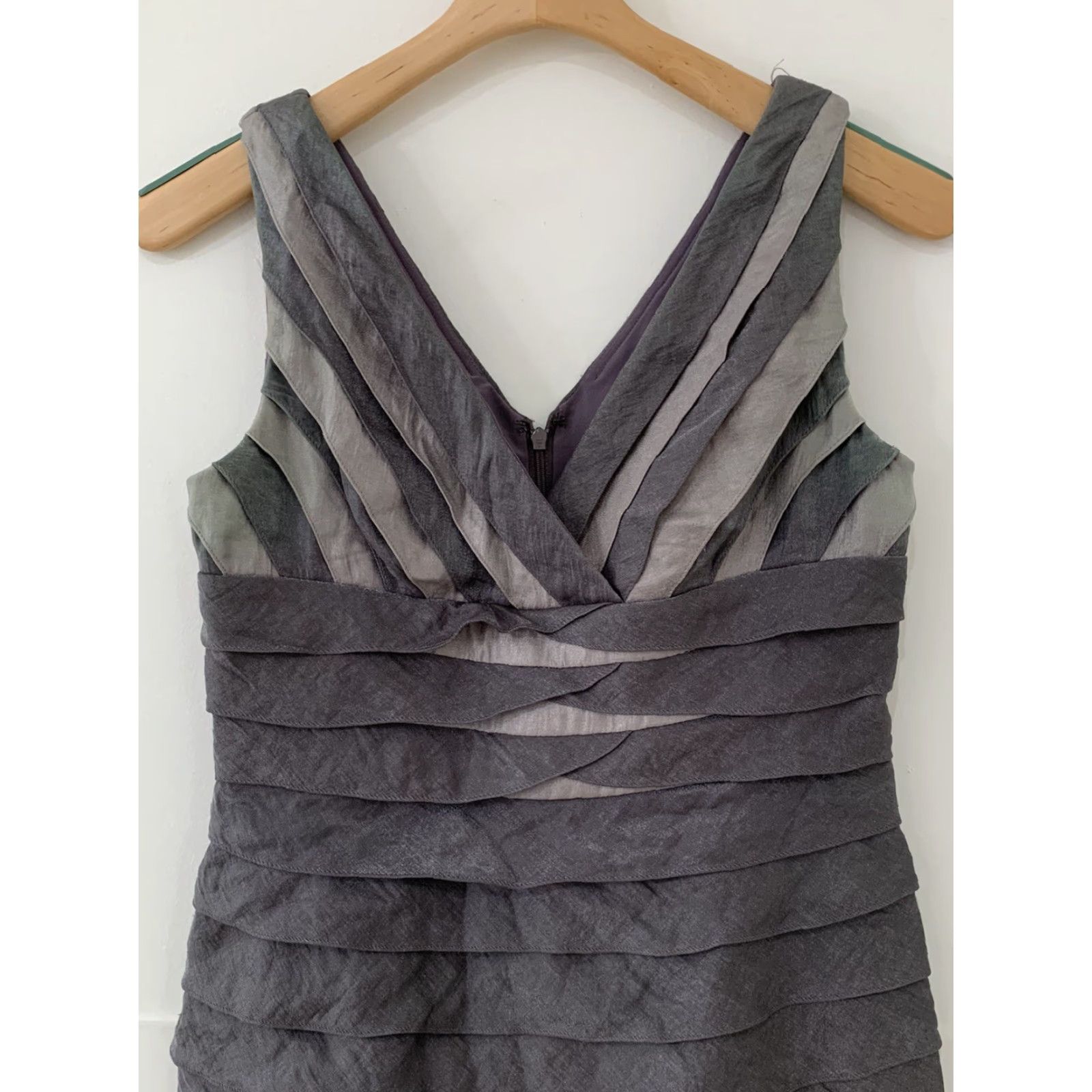 Adrianna Papell ADRIANNA PAPELL Dress Size 6 Womens Layered Sleeveless Mini Gray V-Neck Party Size M / US 6-8 / IT 42-44 - 3 Thumbnail