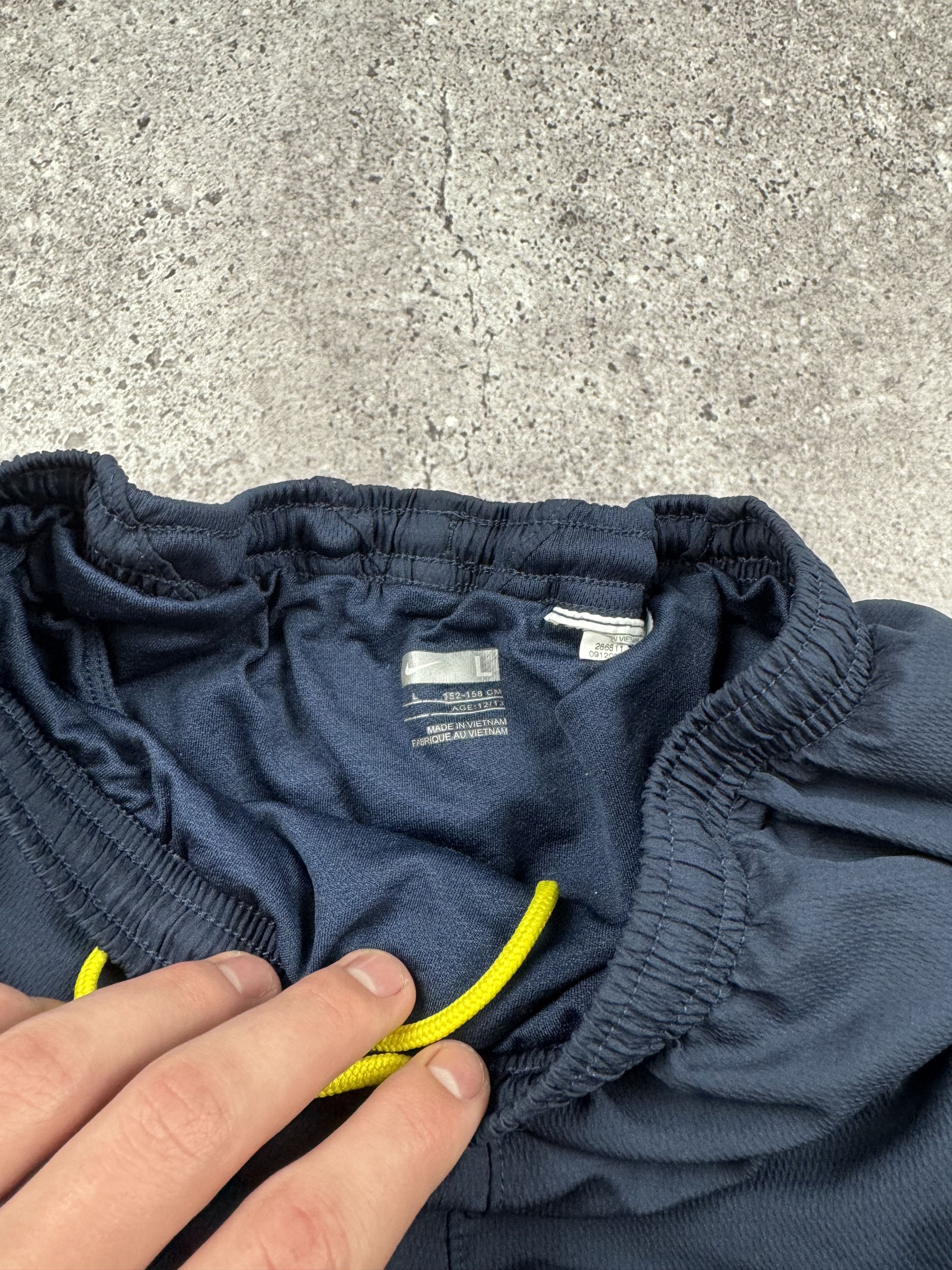 Nike × Vintage Vintage Nike Barcelona shorts very rare Streetwear football Size US 27 - 3 Thumbnail