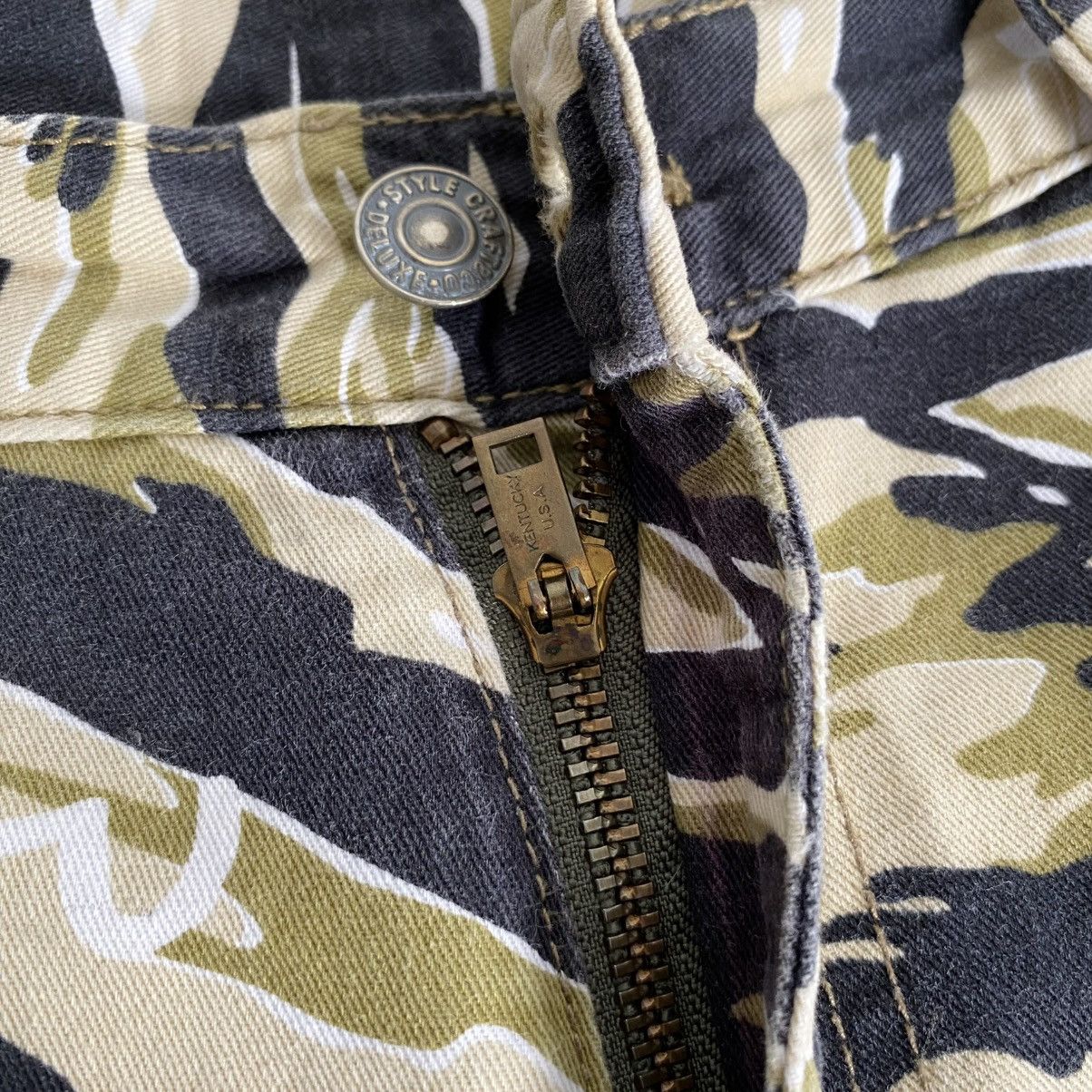 Evisu 2000’s Evisu Japan Camo Tiger Stripe Baggy Cargo Pants Size US 32 / EU 48 - 10 Thumbnail