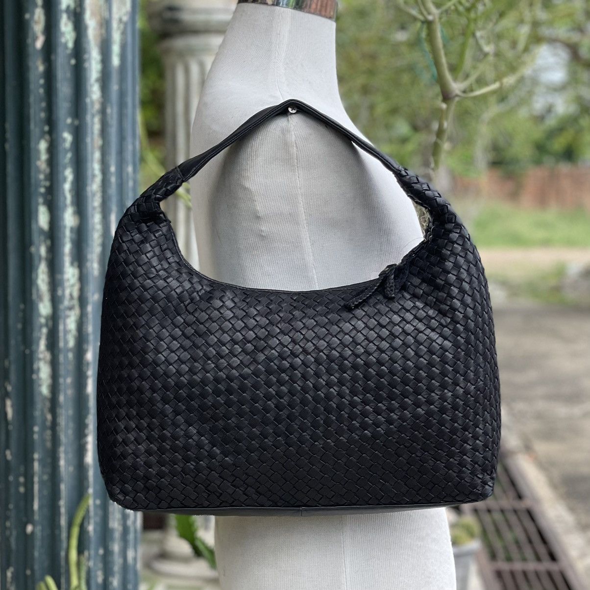 Leather Black Leather Woven Shoulder Bag Like Bottega Vaneta Size ONE SIZE - 2 Thumbnail
