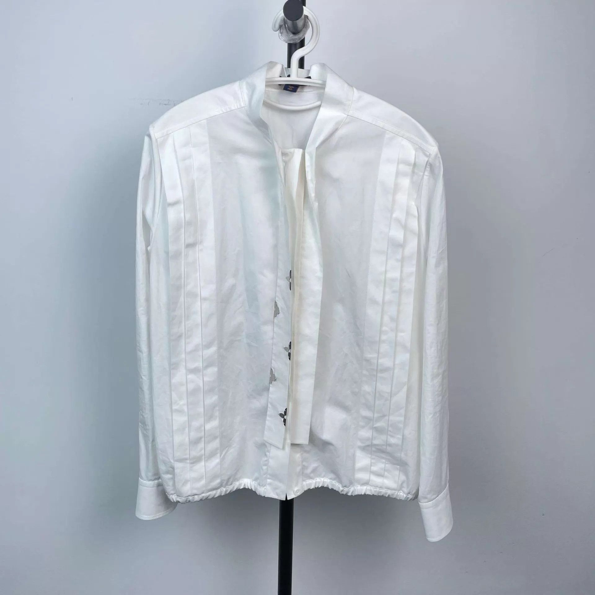 Louis Vuitton LV Near New White Shirt Size 40.M Size US M / EU 48-50 / 2 - 1 Thumbnail