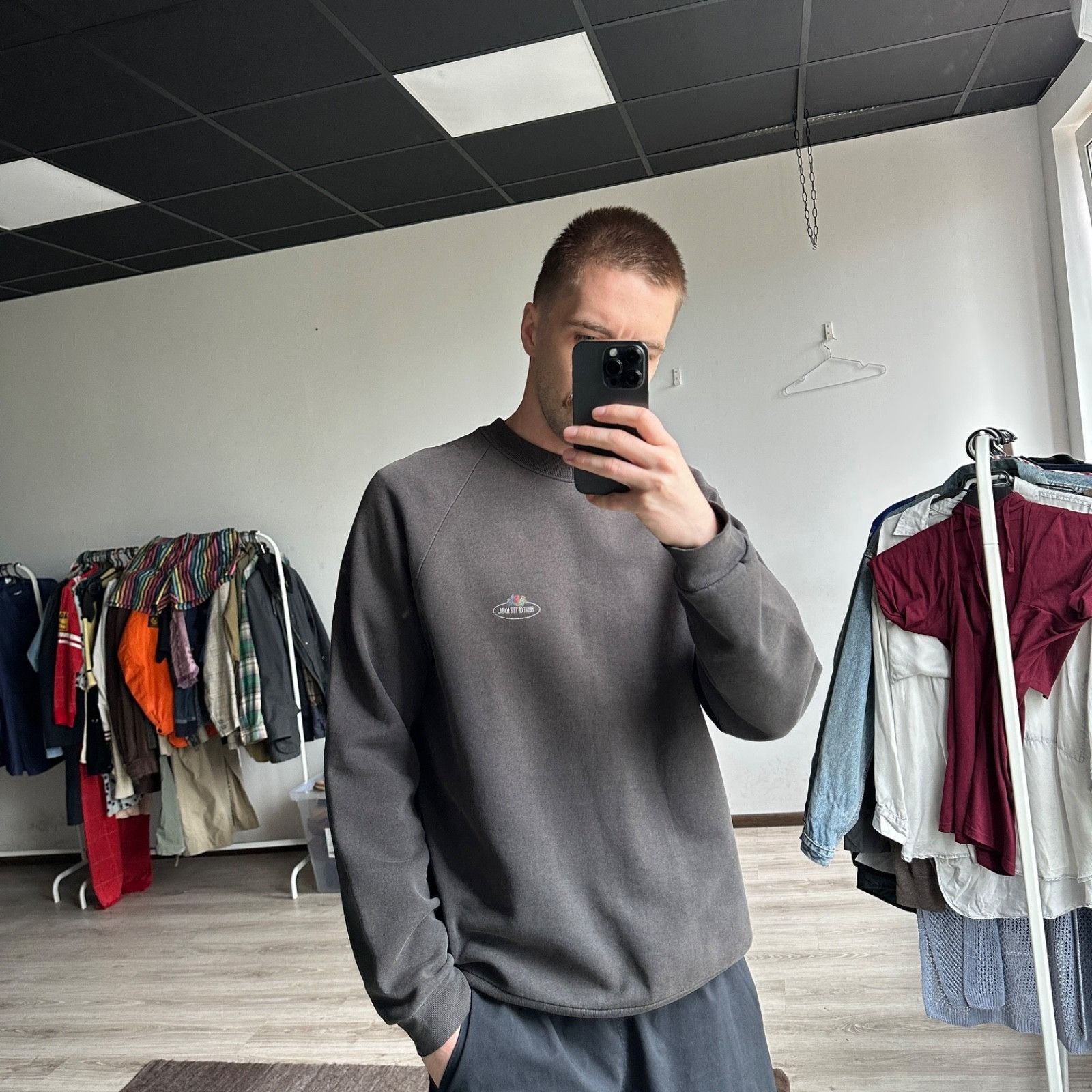 Fruit Of The Loom Vintage Fruit of the Loom Faded Crew Neck Sweatshirt 9440AC Size US XL / EU 56 / 4 - 2 Thumbnail